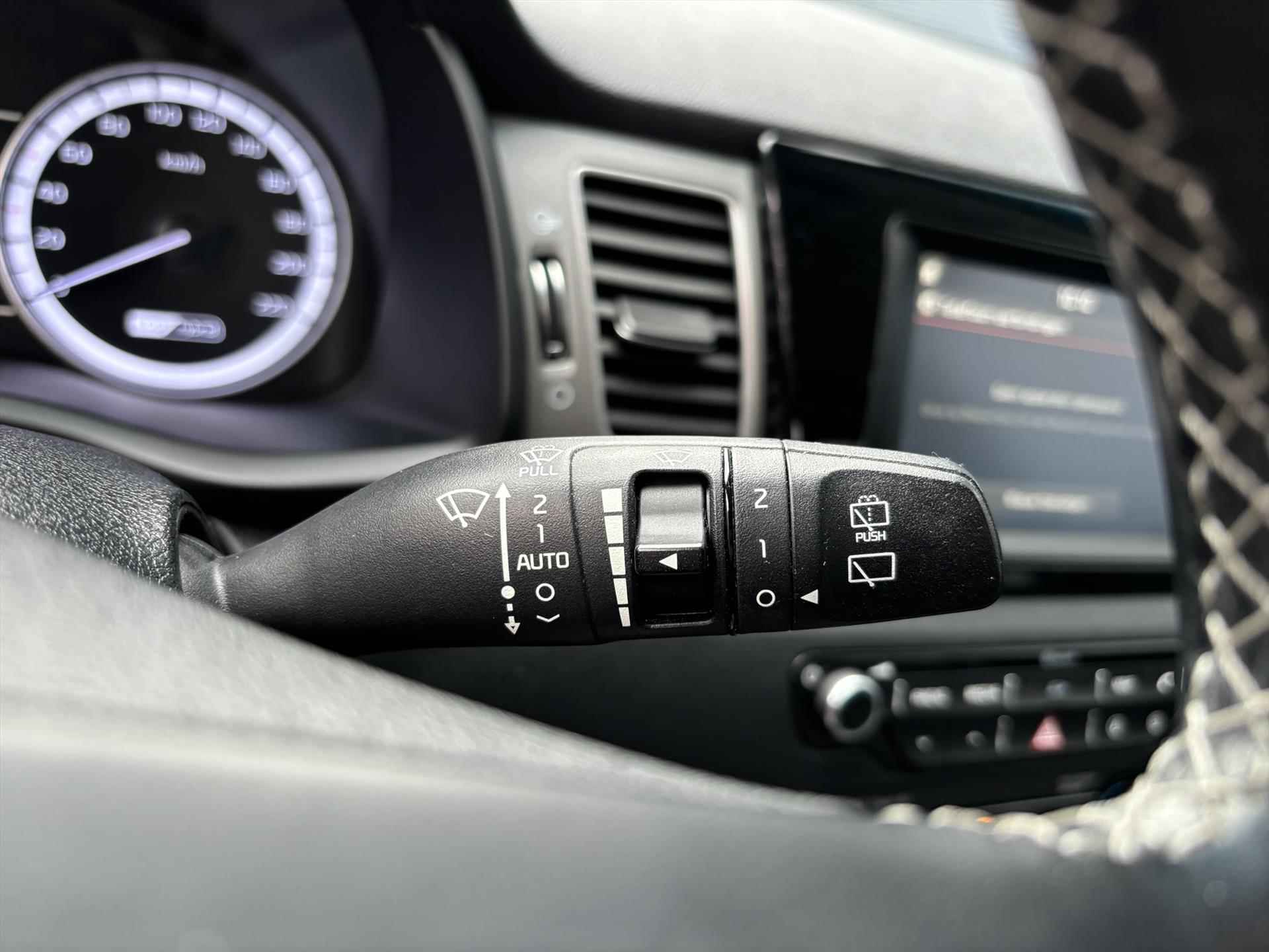KIA Niro 1.6 GDi Hybrid 141pk DCT6 First Edition | Navigatie | Parkeercamera | Parkeersensoren | - 30/35