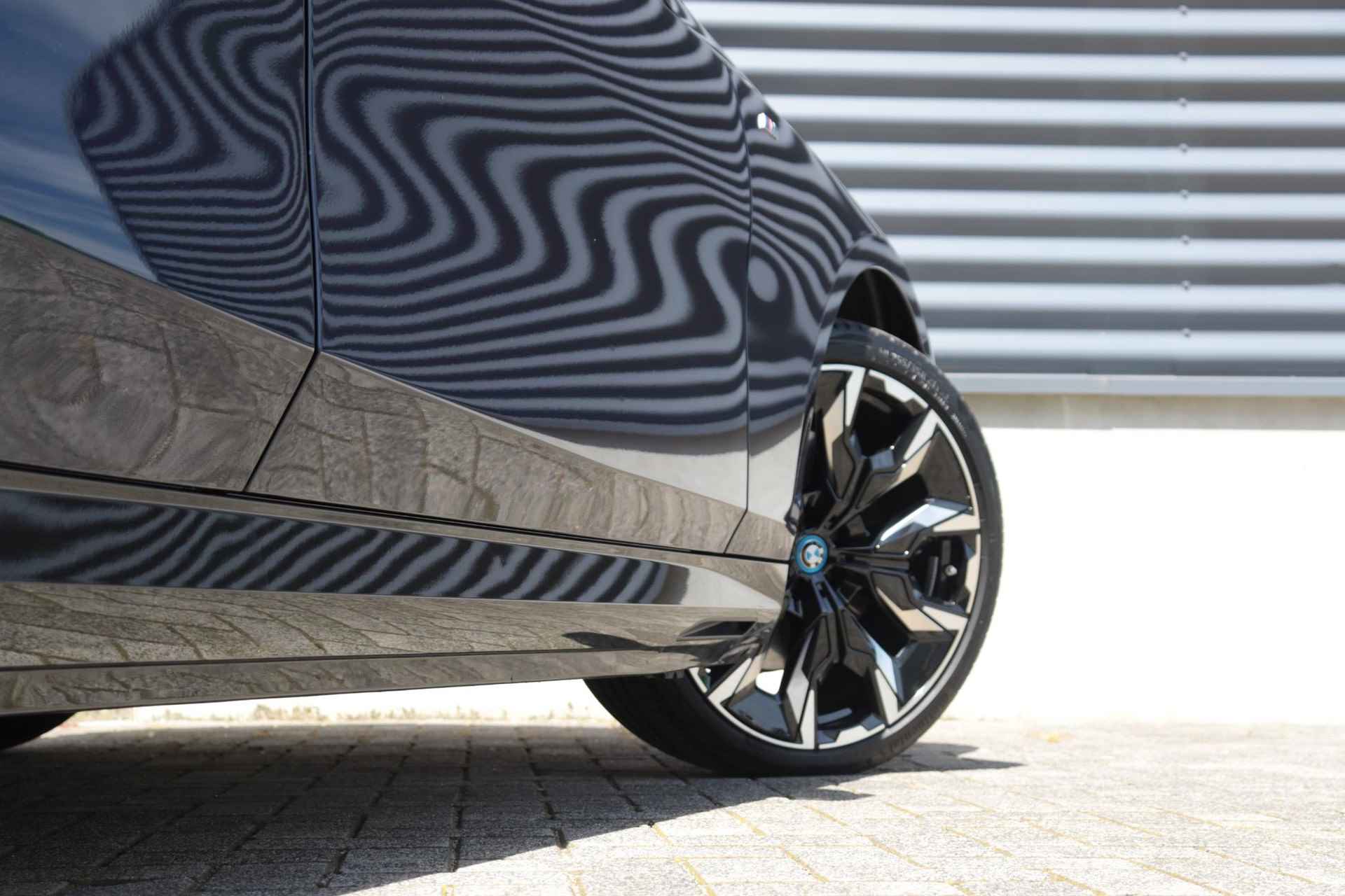 BMW i5 Touring eDrive40 | M Sportpakket Pro / Innovation Pack / Travel Pack / Comfort Pack / Adaptief Onderstel Professional / Parking Assistant Prof. / Trekhaak / Bowers & Wilkins / Panodak / Stoelventilatie / 21'' LMV - 7/42