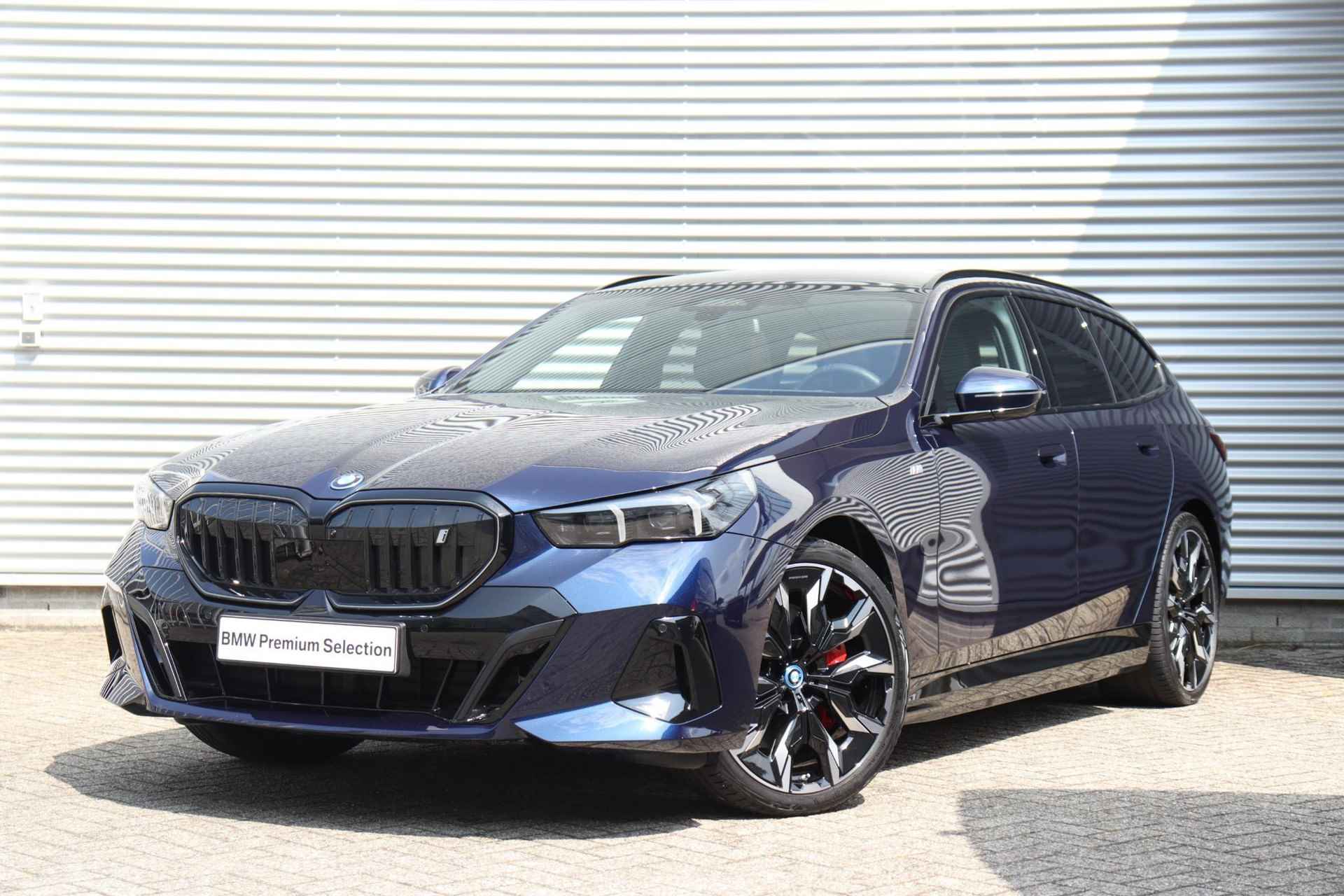 BMW i5 Touring eDrive40 | M Sportpakket Pro / Innovation Pack / Travel Pack / Comfort Pack / Adaptief Onderstel Professional / Parking Assistant Prof. / Trekhaak / Bowers & Wilkins / Panodak / Stoelventilatie / 21'' LMV - 43/43