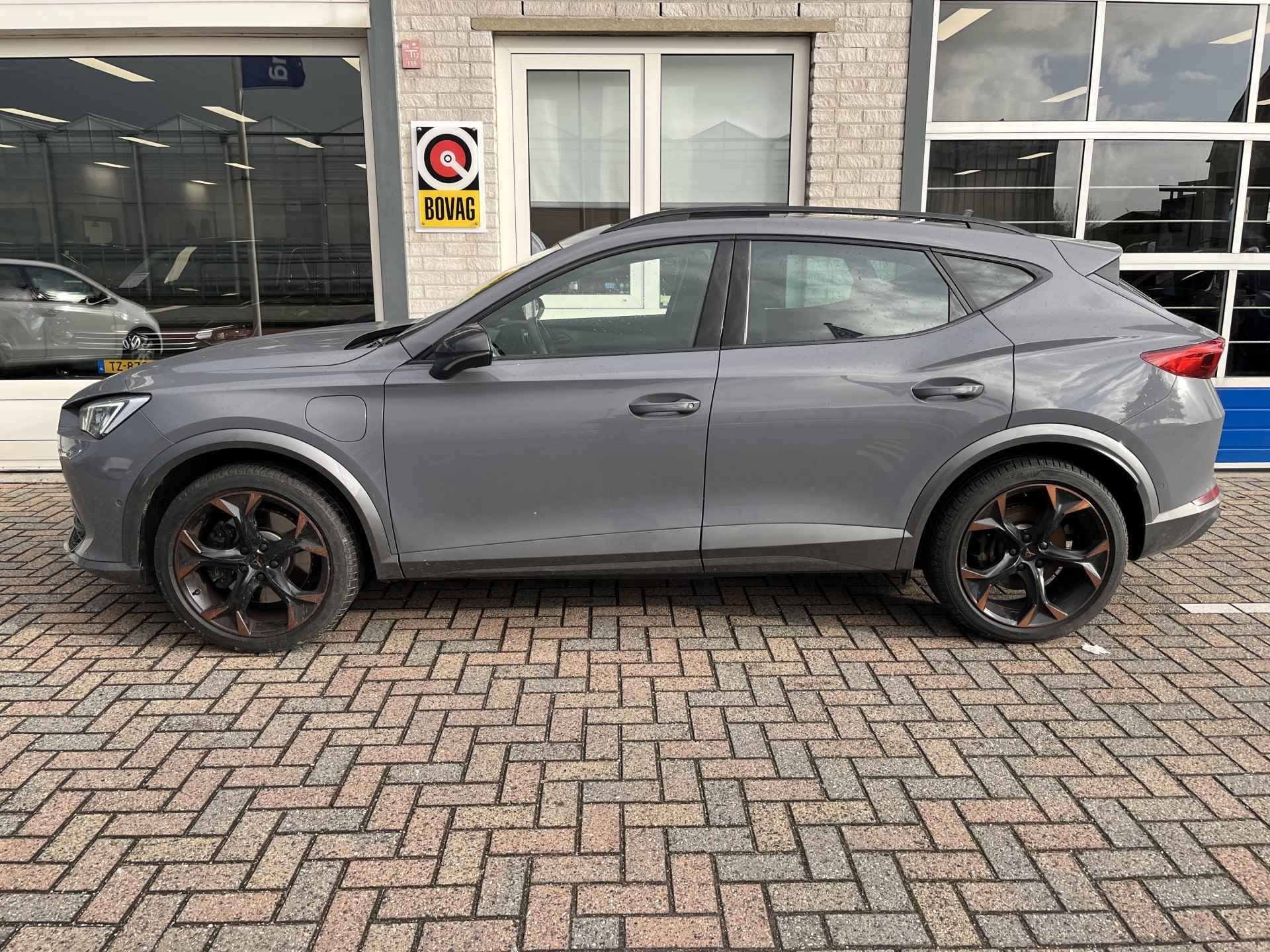 CUPRA Formentor 1.4 e-Hybrid VZ Performance / AUTOMAAT/ 245 PK/ PANO/ TREKHAAK/ CAMERA/ PARK. SENSOREN/ MEMORY SEATS/ MATRIX/ DODE HOEK/ KEYLESS/ STOEL EN STUUR VERWARM./ ADAPT. CRUISE/ APP CONNECT/ NAVI/ CLIMA/ DAB/ - 3/32