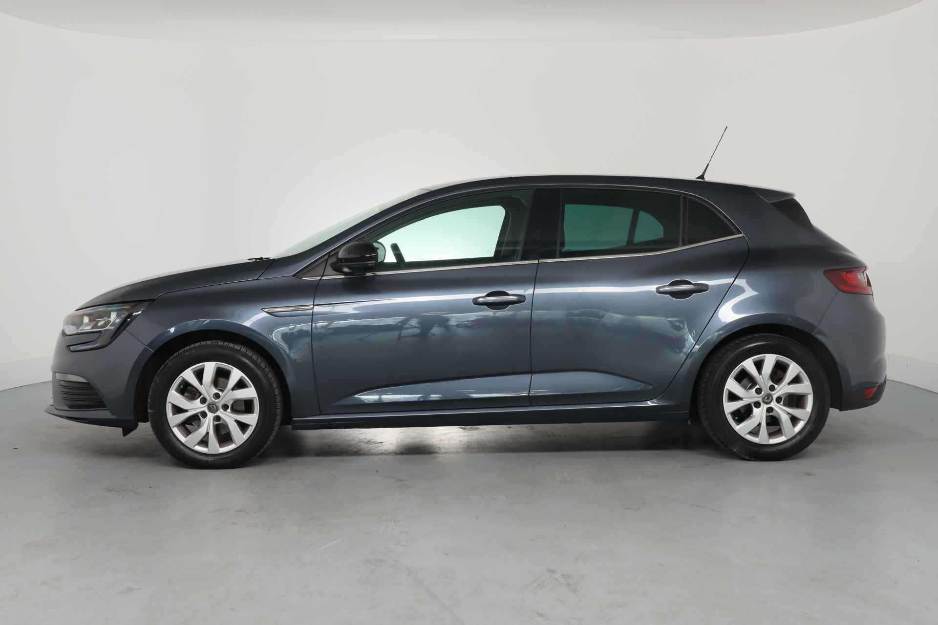 Renault Mégane 1.3 TCe Limited | 1e Eigenaar! | Navi | Clima | Keyless | Trekhaak | Parkeersensoren | Lichtmetalen Velgen - 4/37