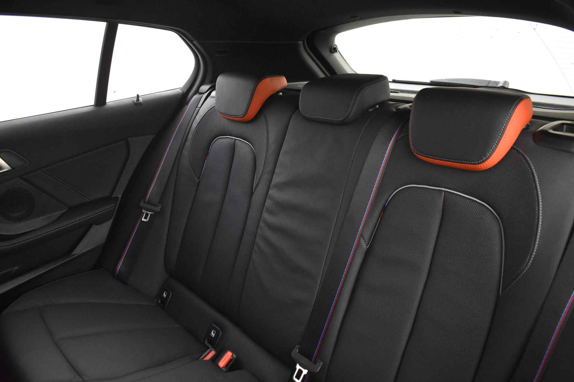 BMW 1-serie 118i High Executive M Sport Automaat / M sportstoelen / Adaptieve LED / Head-Up / Stoelverwarming / Comfort Access / Stuurverwarming - 15/52