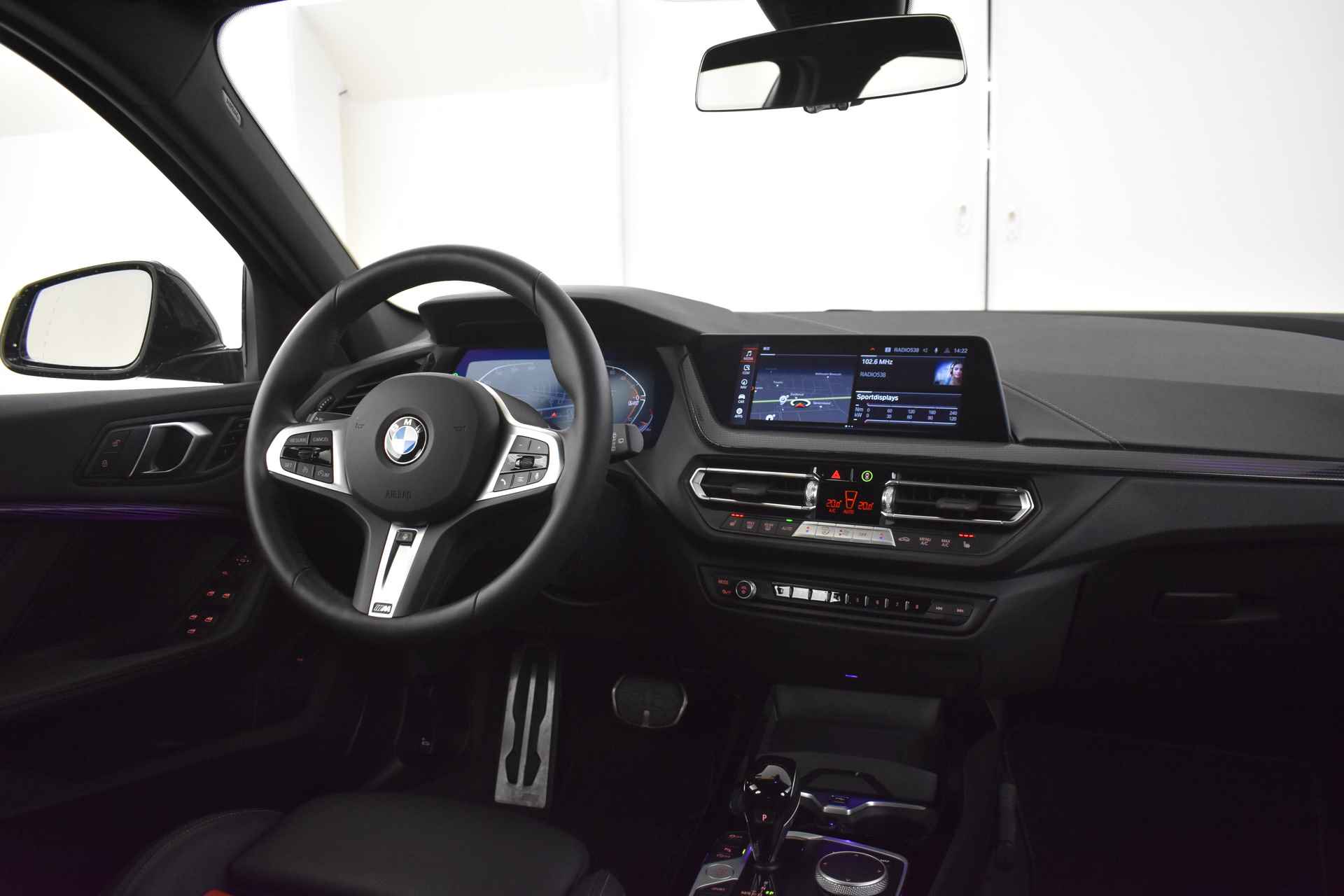 BMW 1-serie 118i High Executive M Sport Automaat / M sportstoelen / Adaptieve LED / Head-Up / Stoelverwarming / Comfort Access / Stuurverwarming - 16/52