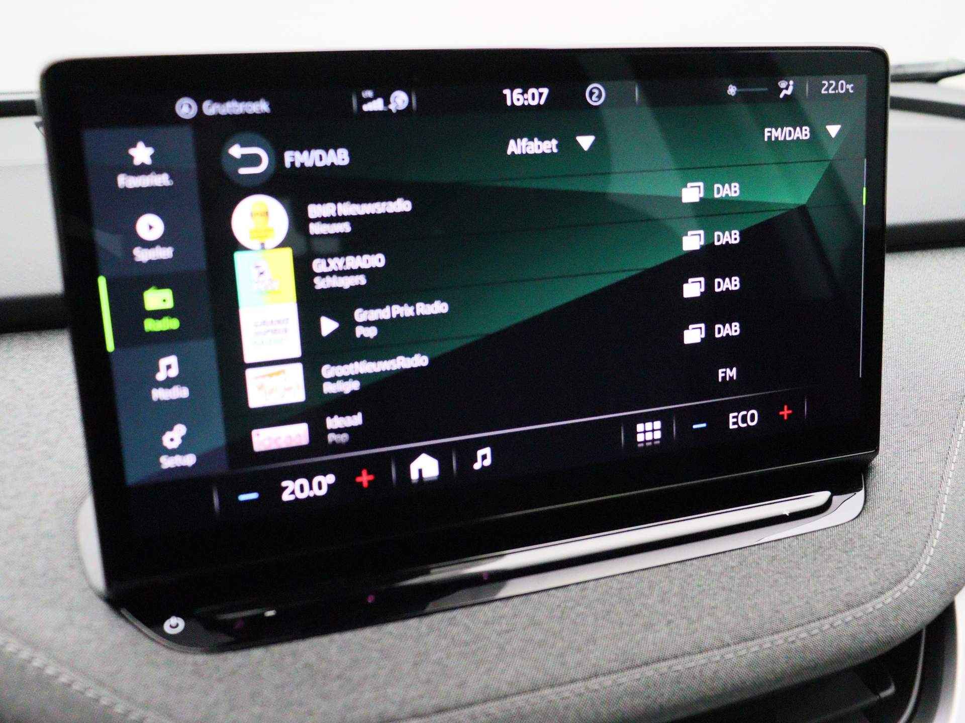 Škoda Enyaq iV 60 180pk Automaat Achteruitrijcamera, Navigatie, Adaptive cruise control, Parkeersensoren, Airco, DAB, App connect, LED verlichting - 19/38