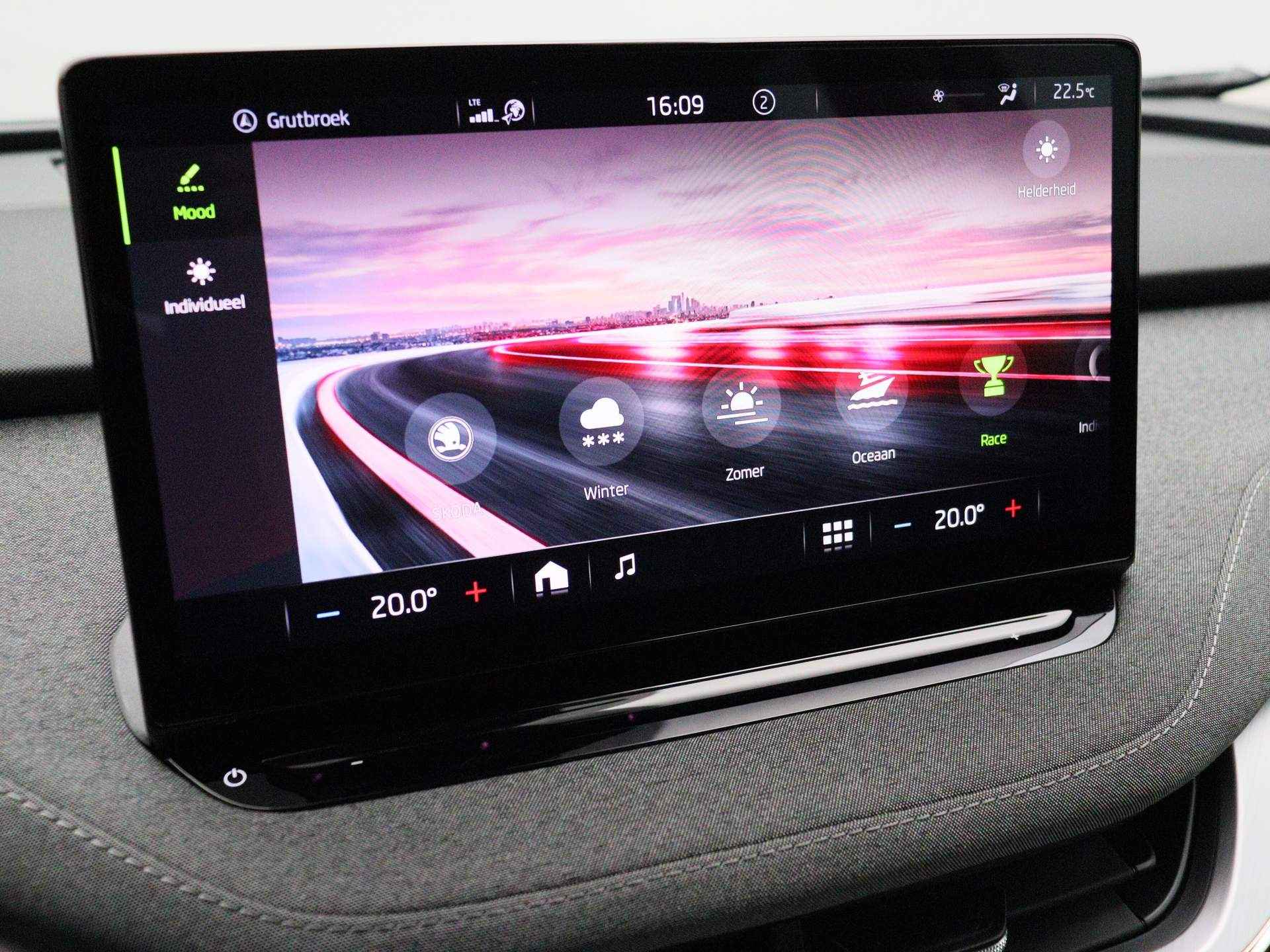 Škoda Enyaq iV 60 180pk Automaat Achteruitrijcamera, Navigatie, Adaptive cruise control, Parkeersensoren, Airco, DAB, App connect, LED verlichting - 25/38