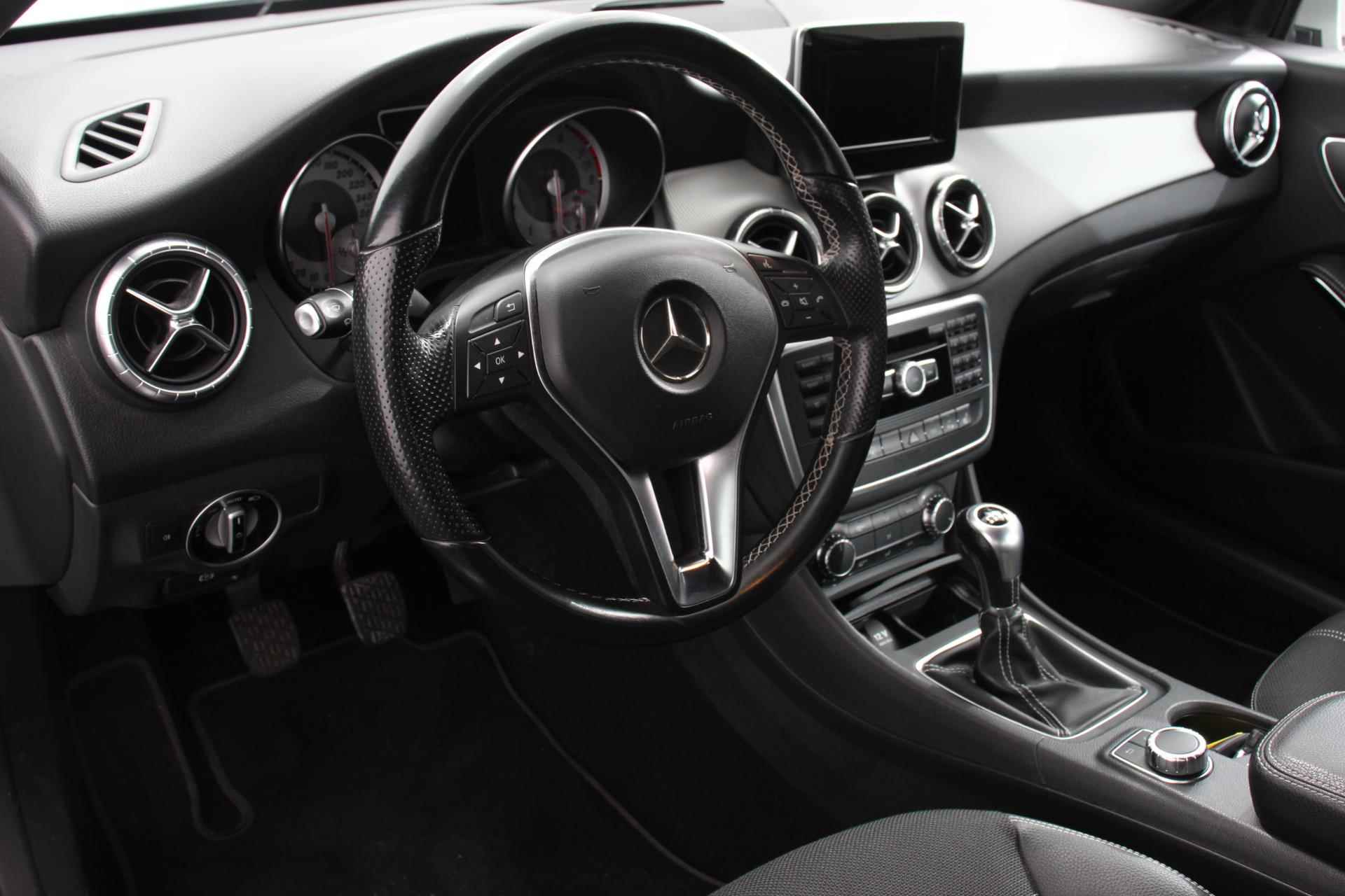 Mercedes-Benz CLA-klasse 180 Prestige | Standkachel | Trekhaak | Xenon | Navigatie | Stoelverwarming | - 8/31