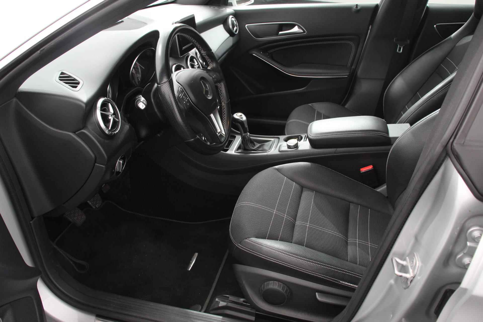 Mercedes-Benz CLA-klasse 180 Prestige | Standkachel | Trekhaak | Xenon | Navigatie | Stoelverwarming | - 9/31