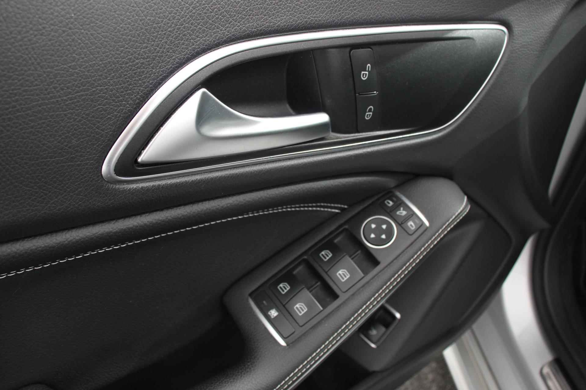 Mercedes-Benz CLA-klasse 180 Prestige | Standkachel | Trekhaak | Xenon | Navigatie | Stoelverwarming | - 12/31