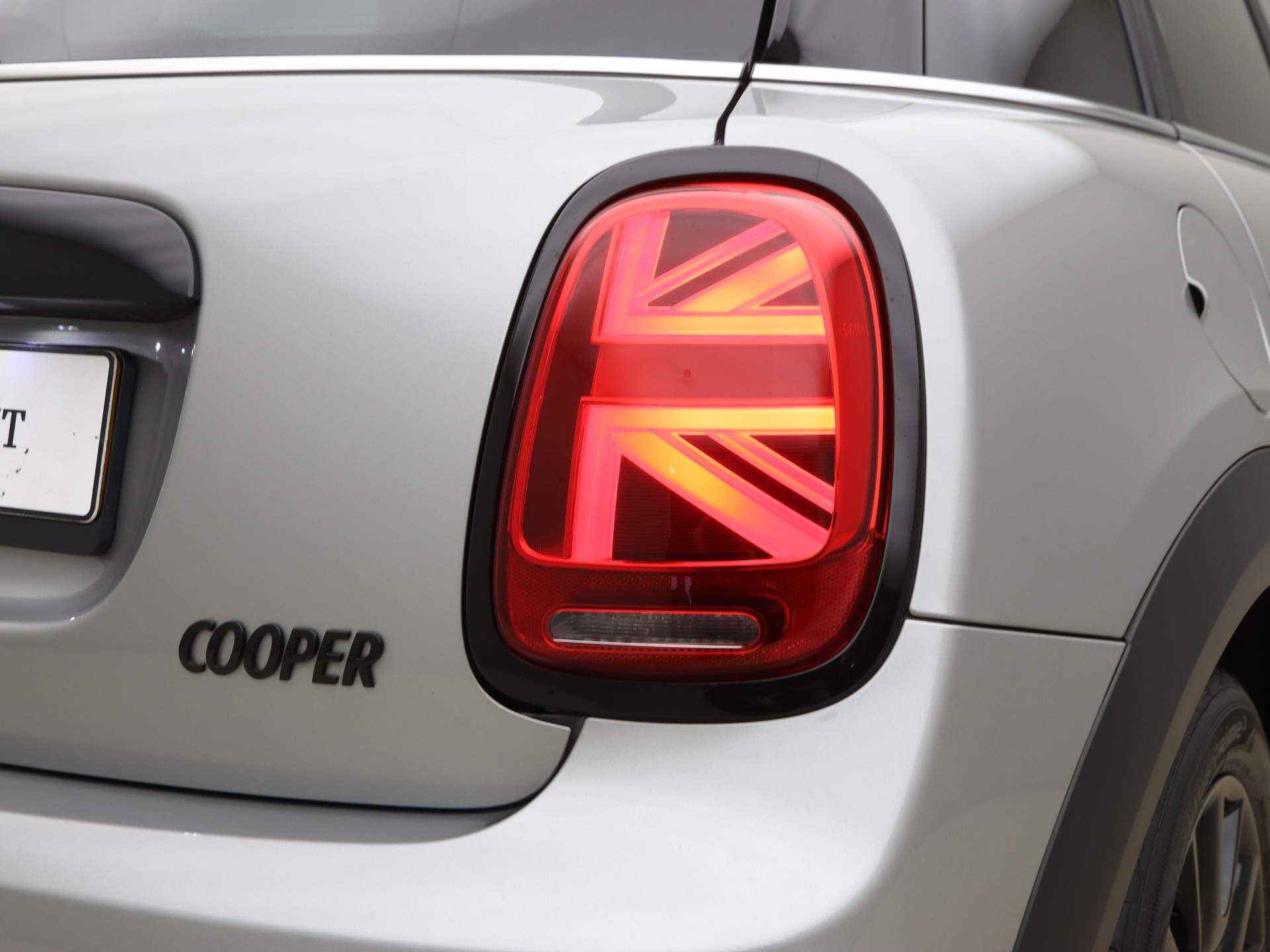 MINI 5-deurs Cooper Camden Edition Aut. - 21/24