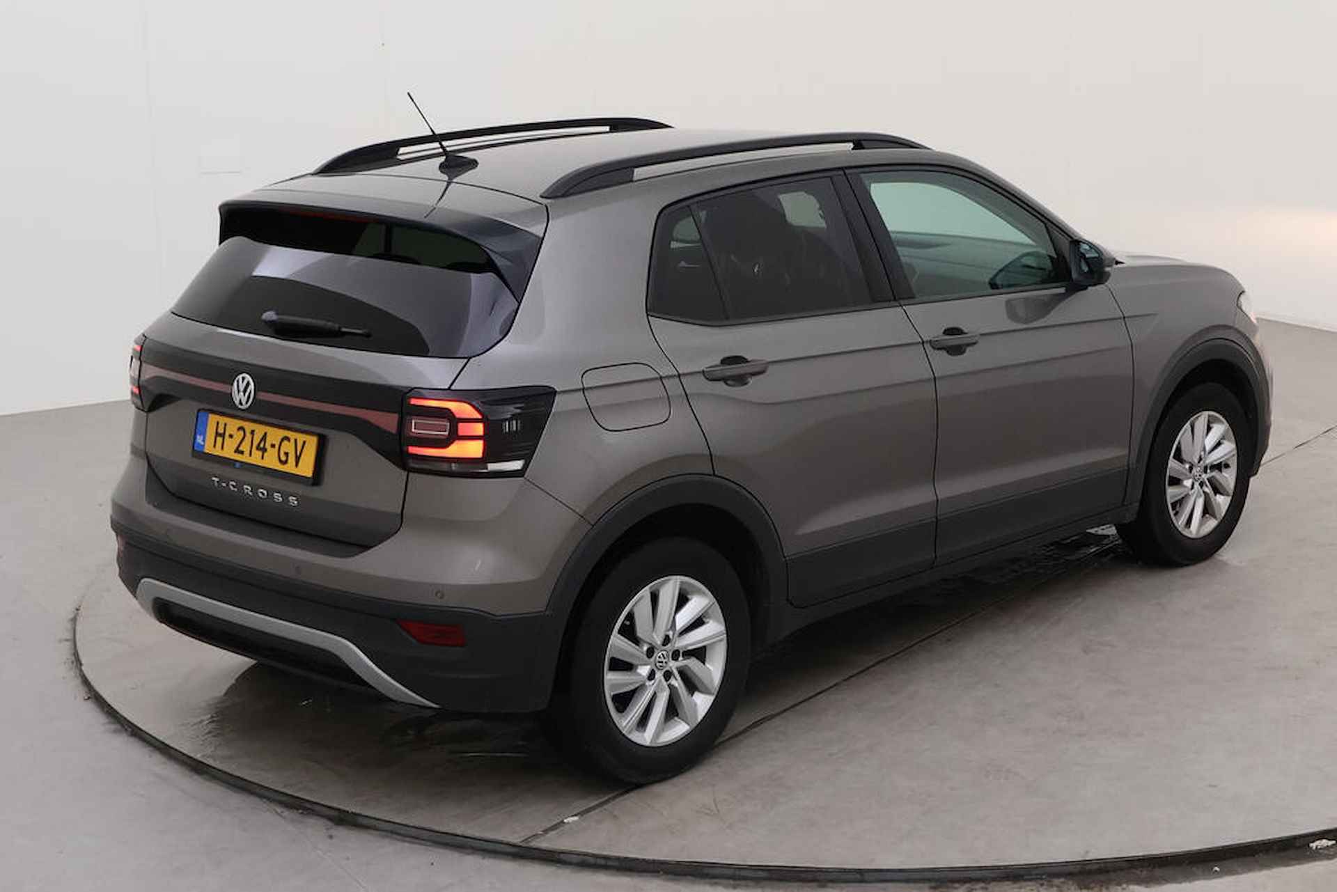 Volkswagen T-Cross 1.0 TSI Life / Climate controle / Navigatie / Parkeersensoren / Lichtmaal 16 inch / - 6/10