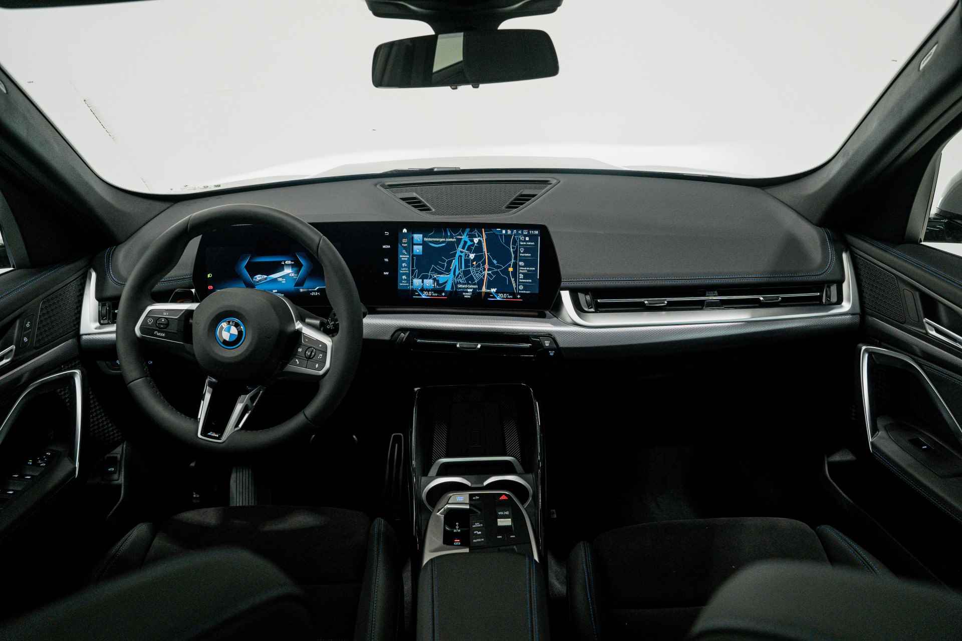 BMW iX1 xDrive30 Launch Edition M Sportpakket - 3/38