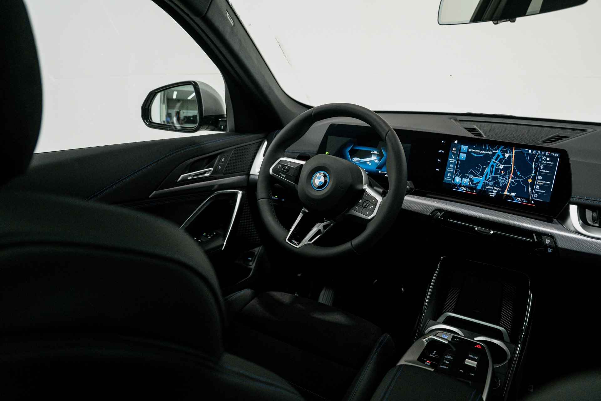 BMW iX1 xDrive30 Launch Edition M Sportpakket - 24/38