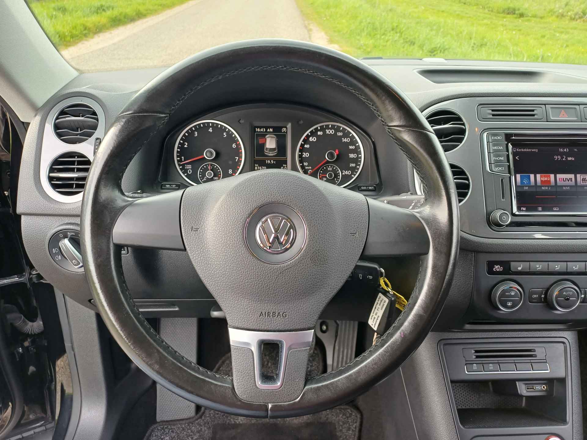 Volkswagen Tiguan 1.4 TSI Sport&Style Clima. | Navi. | Cruise | Trekh. | Stoelverw. | 100% onderh. | Mooie auto! - 38/46