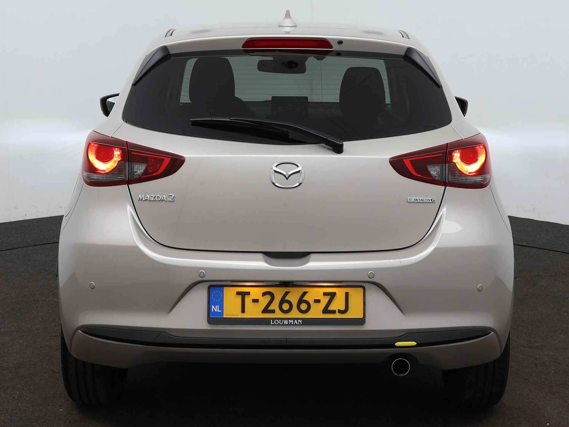 Mazda 2 1.5 e-SkyActiv-G 90 Exclusive-Line | Navigatie | 360 Camera | Parkeersensoren | Head up Display | Stoel en stuurwiel verwarmd | - 28/46