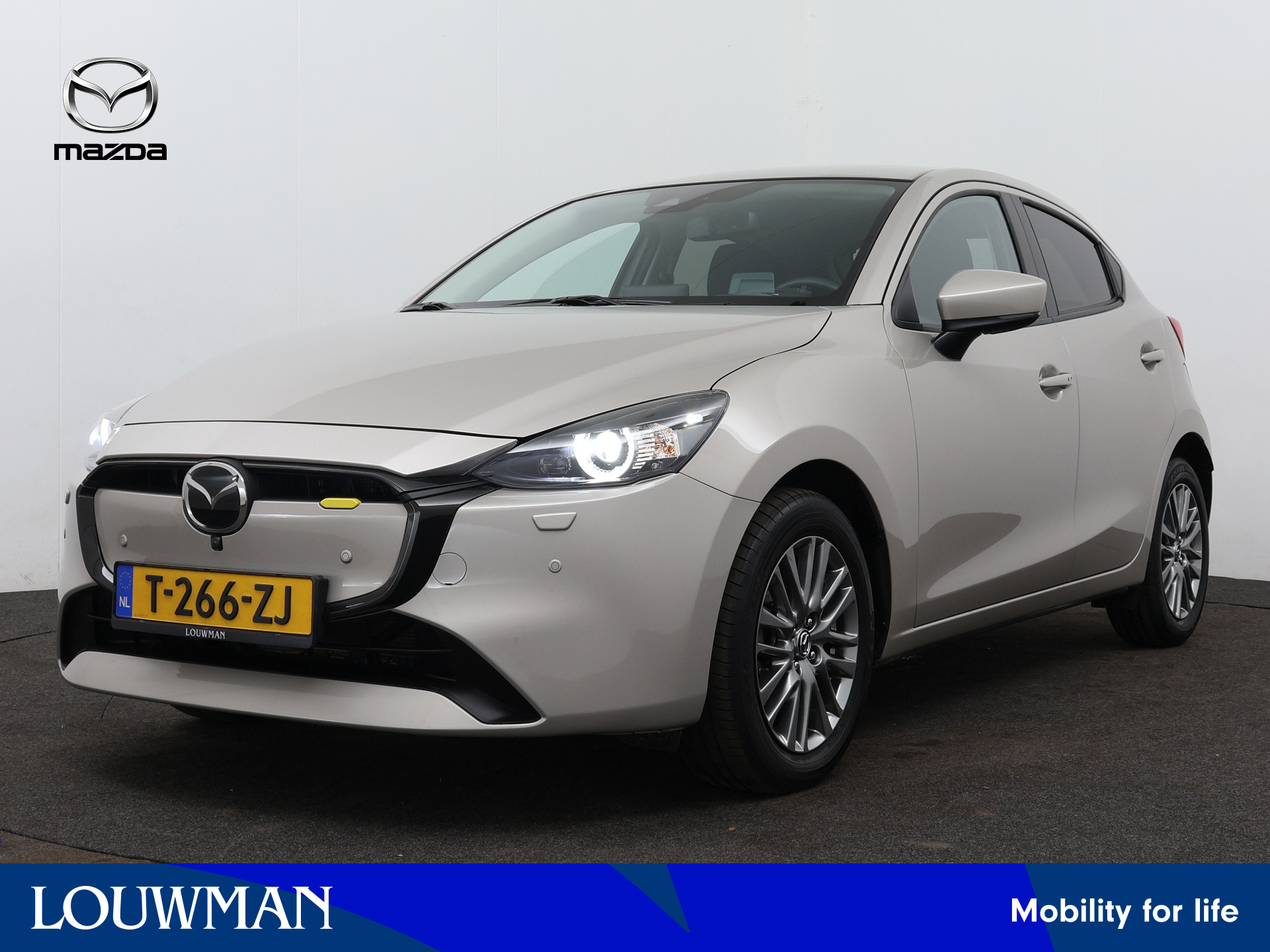 Mazda 2 1.5 e-SkyActiv-G 90 Exclusive-Line | Navigatie | 360 Camera | Parkeersensoren | Head up Display | Stoel en stuurwiel verwarmd |