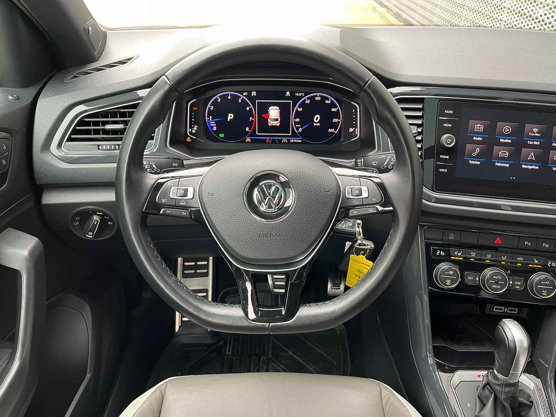 Volkswagen T-Roc 2.0 TSI 190pk DSG 4Motion Sport / Panoramadak / Digitale Cockpit / Leder Vienna / 19" LMV / Navi / LED / Beats Audio / Stuur en Stoelverwarming P4 - 15/31