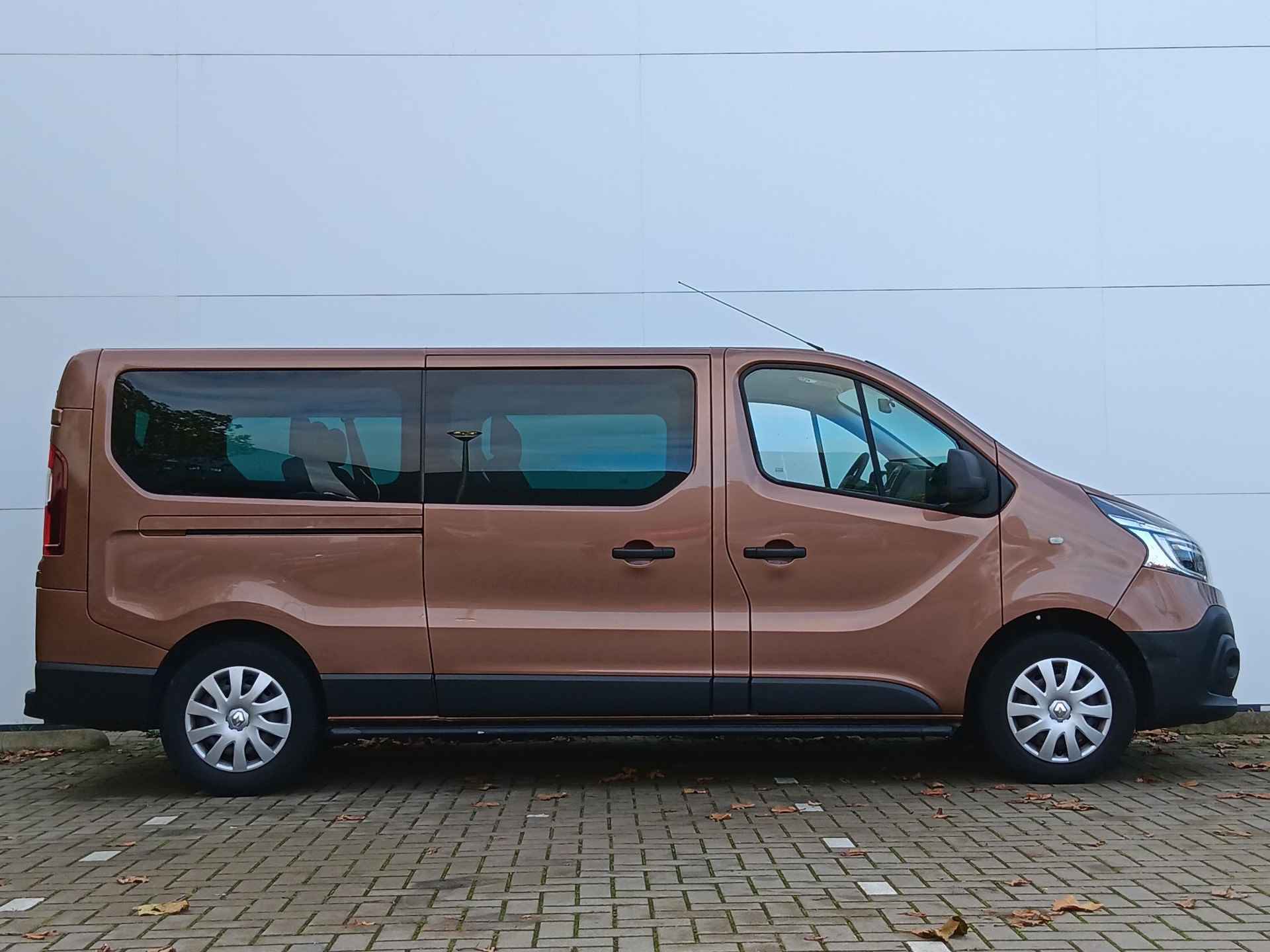 Renault Trafic Passenger 2.0 dCi 120 Grand Zen Trekhaak / 9-Persoons / Navigatie / Parkeersensoren Achter / Cruise Control / Airco - 38/39