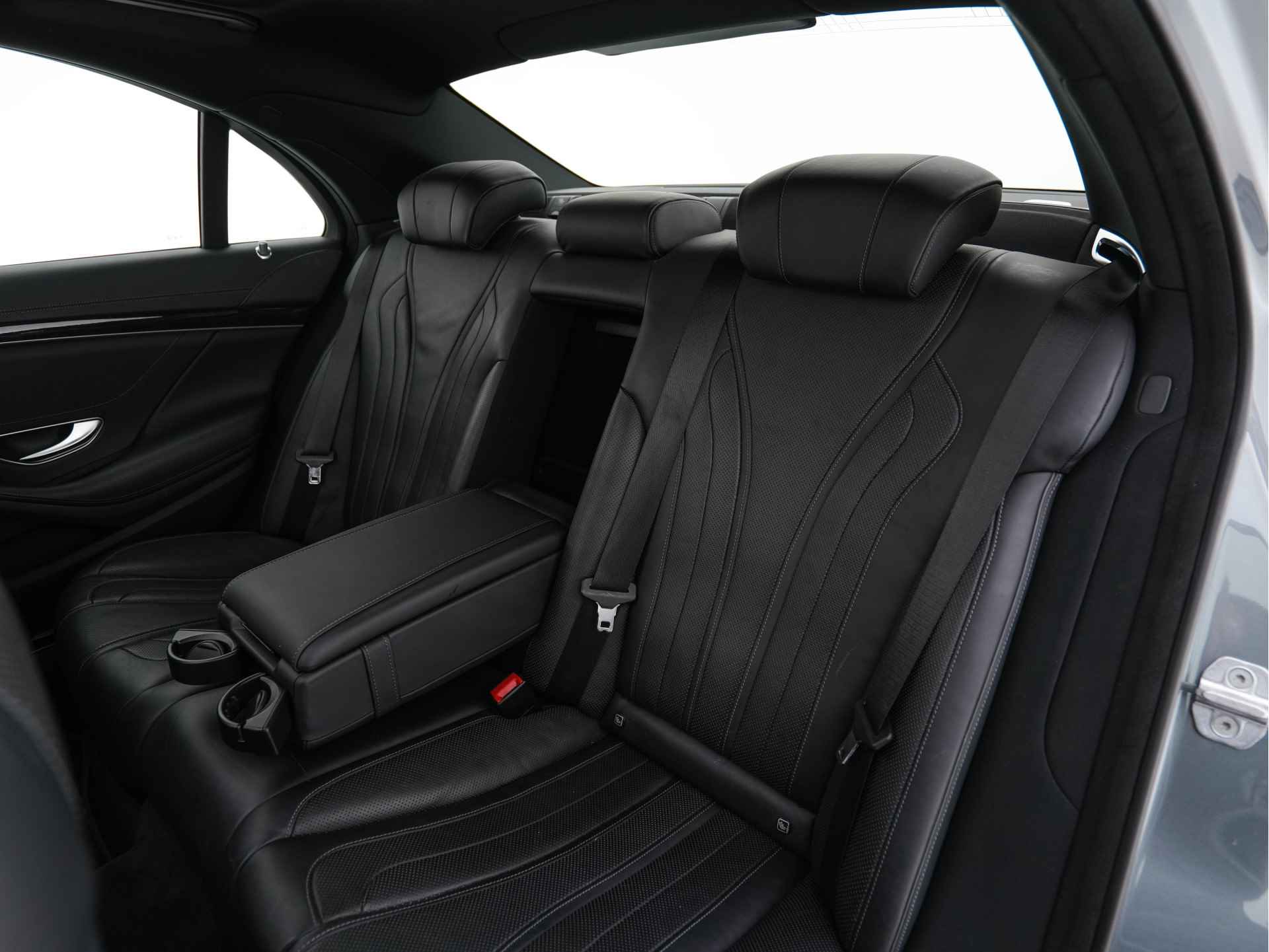 Mercedes-Benz S-Klasse 400d Premium AMG-Line-Plus *PANO | NAPPA-FULL-LEATHER | DISTRONIC-PLUS | BURMESTER-SURROUND | NIGHT-VISION | FULL-LED | SURROUND-VIEW | MEMORY-PACK | BLIND-SPOT | DIGI-WIDE-SCREEN-COCKPIT | SHIFT-PADDLES | SPORT-SEATS. - 32/42