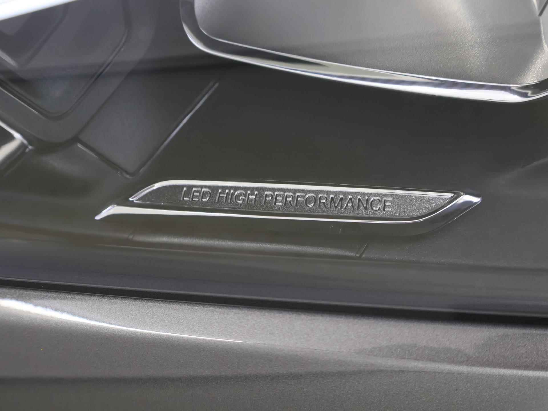 Mercedes-Benz CLA 250e Shooting brake AMG Line | Panorama-schuifdak | Achteruitrijcamera | Stoelverwarming | Sfeerverlichting - 44/47