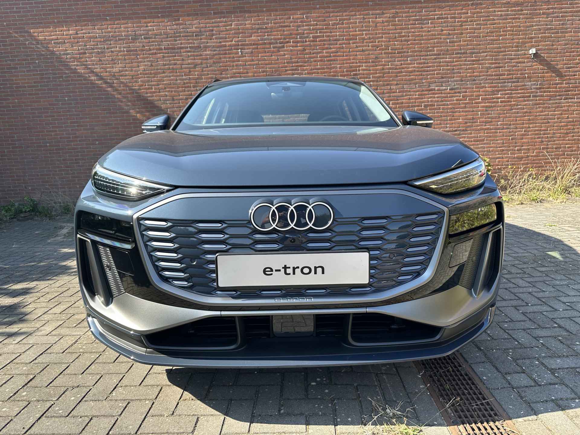 Audi Q6 e-tron Advanced edition performance 306pk 100 kWh | Tech plus | Bijrijdersdisplay / Volleder - 2/17