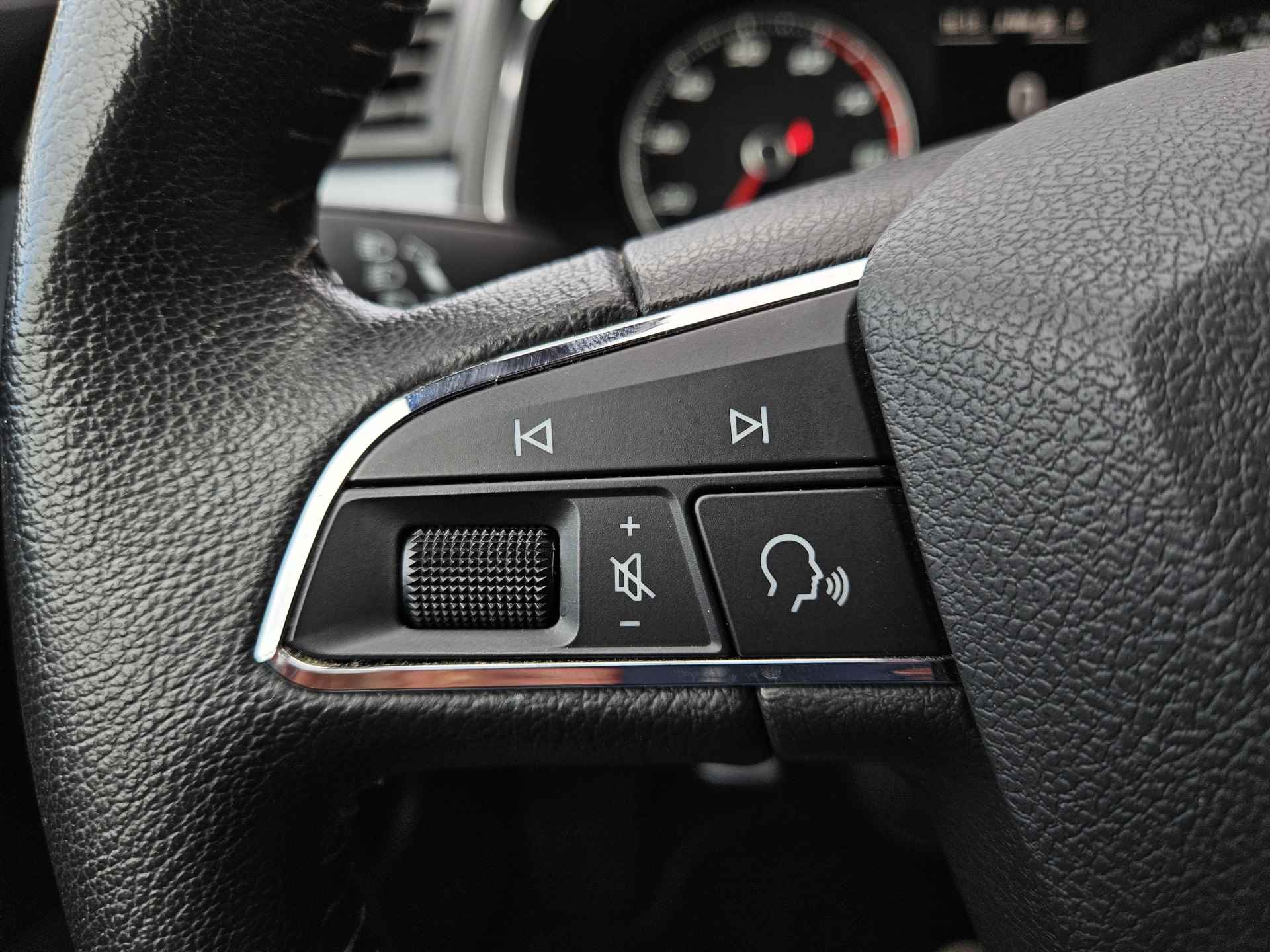 SEAT Arona 1.0 TSI Style Business Intense / DSG Automaat / BEATS Audio / Parkeersensoren rondom / Adaptive Cruise Control / - 10/30