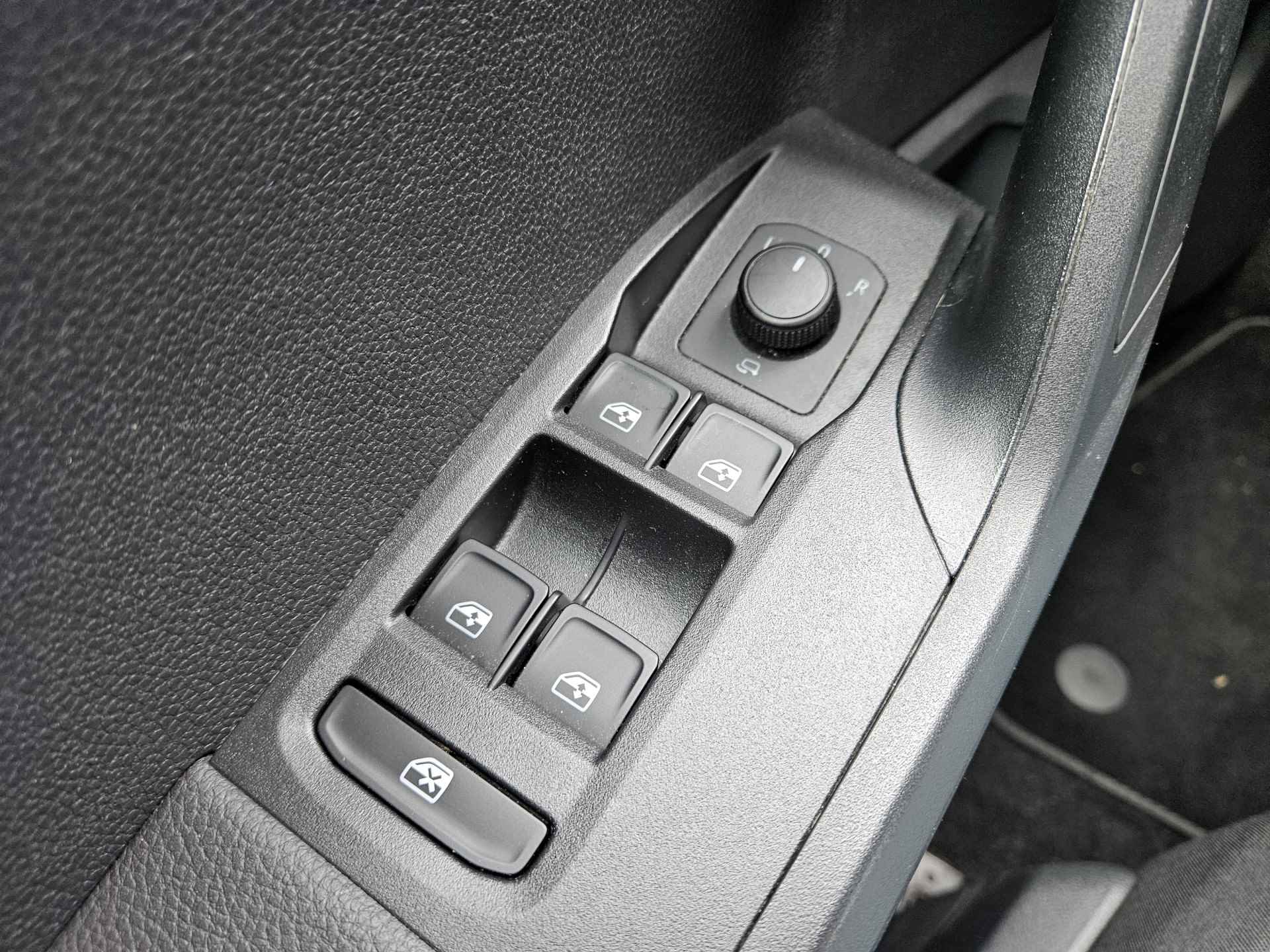 SEAT Arona 1.0 TSI Style Business Intense / DSG Automaat / BEATS Audio / Parkeersensoren rondom / Adaptive Cruise Control / - 24/30