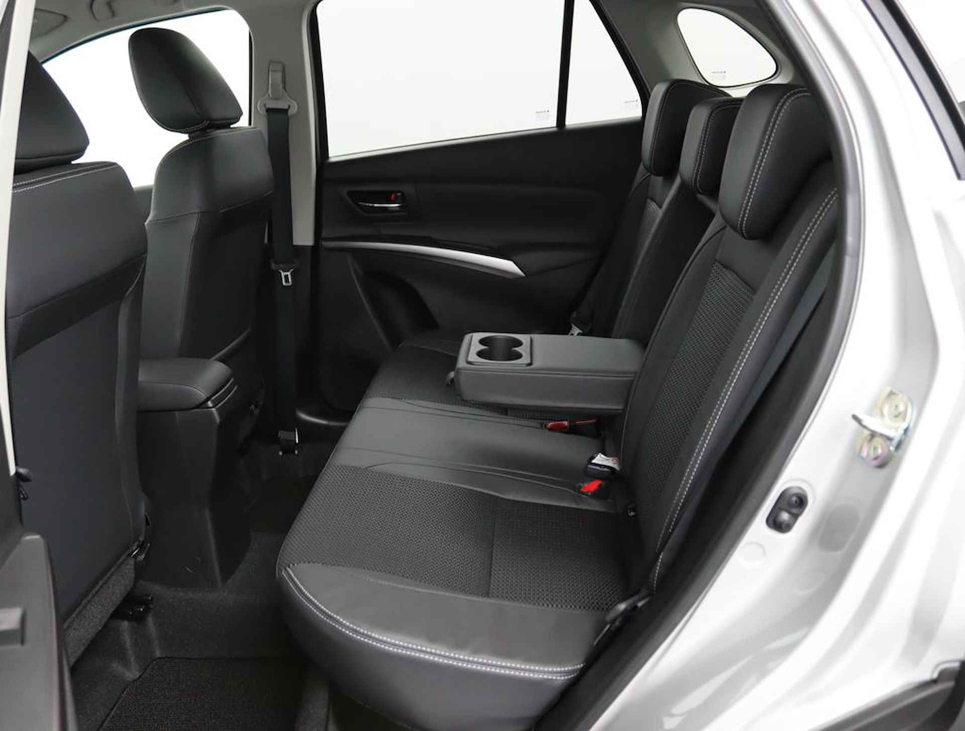 Suzuki S-Cross 1.4 Boosterjet Style Smart Hybrid |  6 Jaar Garantie | 360 Camera | Groot Scherm Navigatie | Dodehoek Detectie | Stoelverwarming | Suzuki Safety System Pro | DAB | Apple Carplay | Android Auto | - 14/49