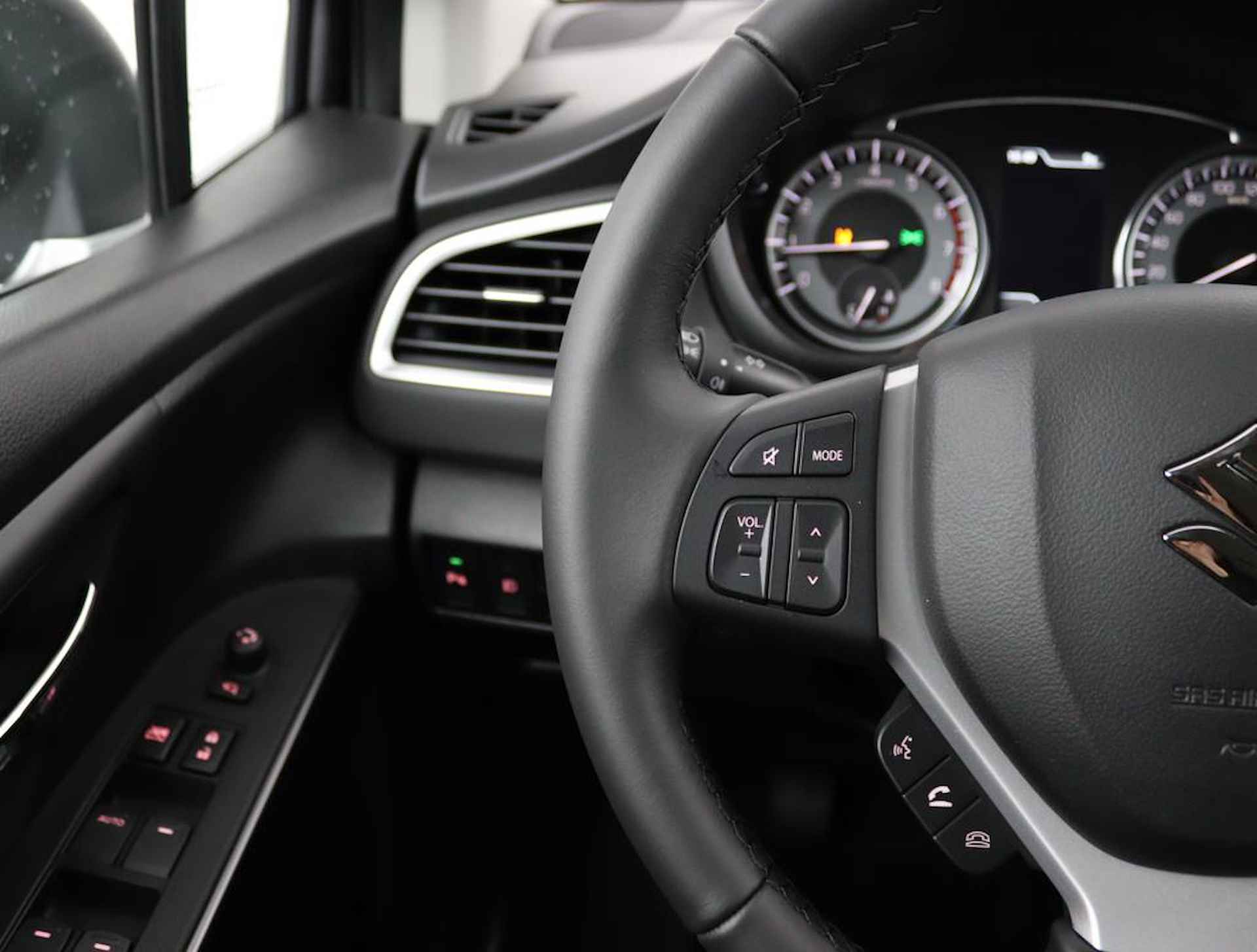 Suzuki S-Cross 1.4 Boosterjet Style Smart Hybrid |  6 Jaar Garantie | 360 Camera | Groot Scherm Navigatie | Dodehoek Detectie | Stoelverwarming | Suzuki Safety System Pro | DAB | Apple Carplay | Android Auto | - 22/49