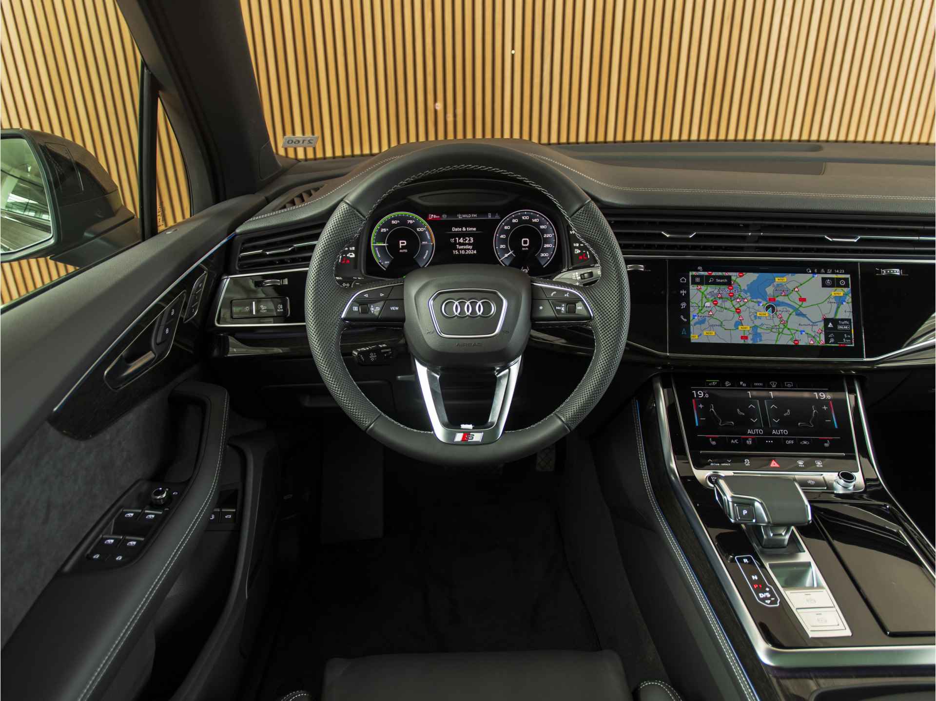 Audi Q7 55 TFSI e quattro B&O-22"-PANO-TOUR-CITY-PARKING - 13/32