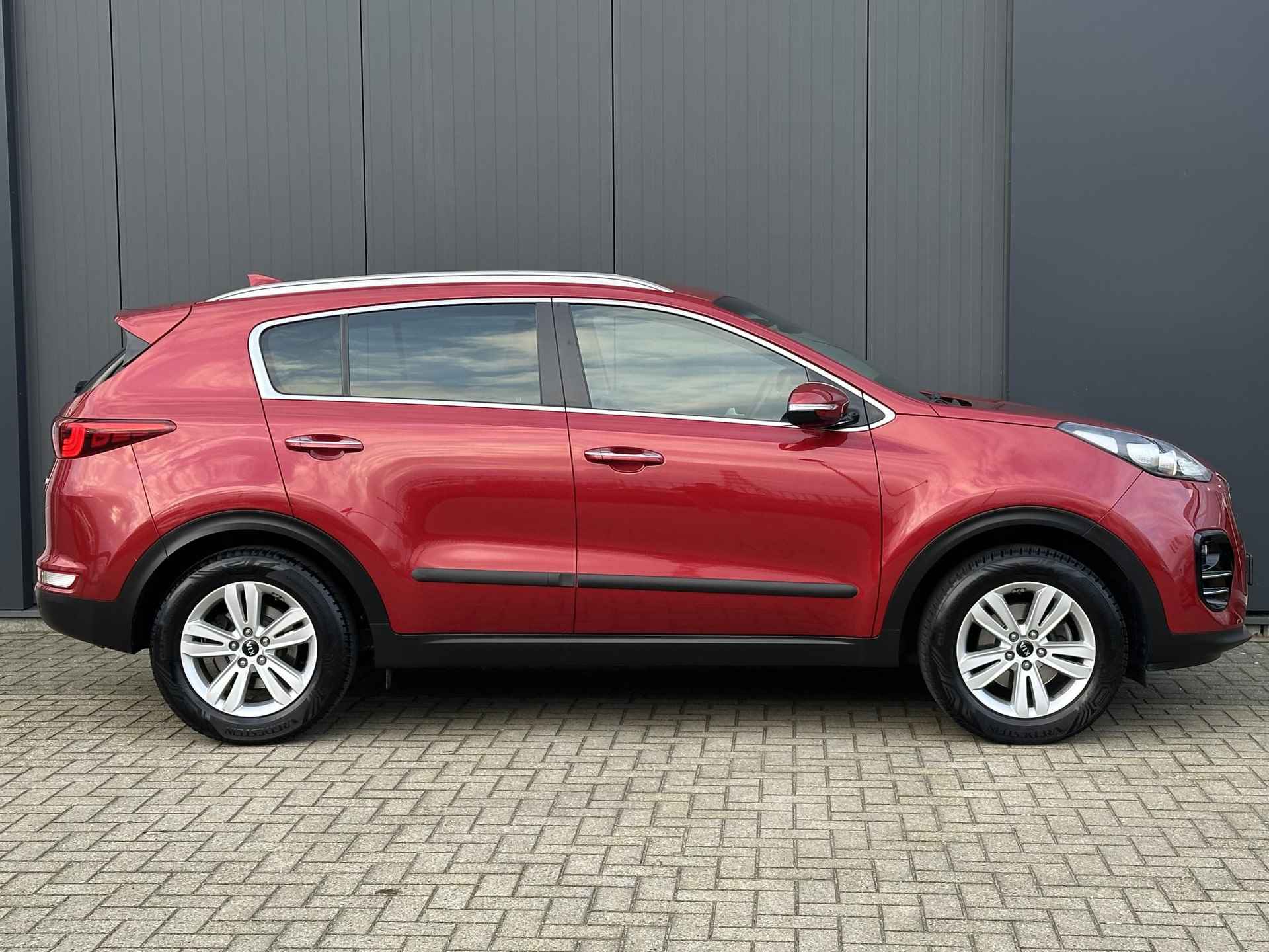 Kia Sportage 1.6 GDI First Edition | NL-auto | Trekhaak | All-season Banden | Camera | Navigatie | Clima - 23/35