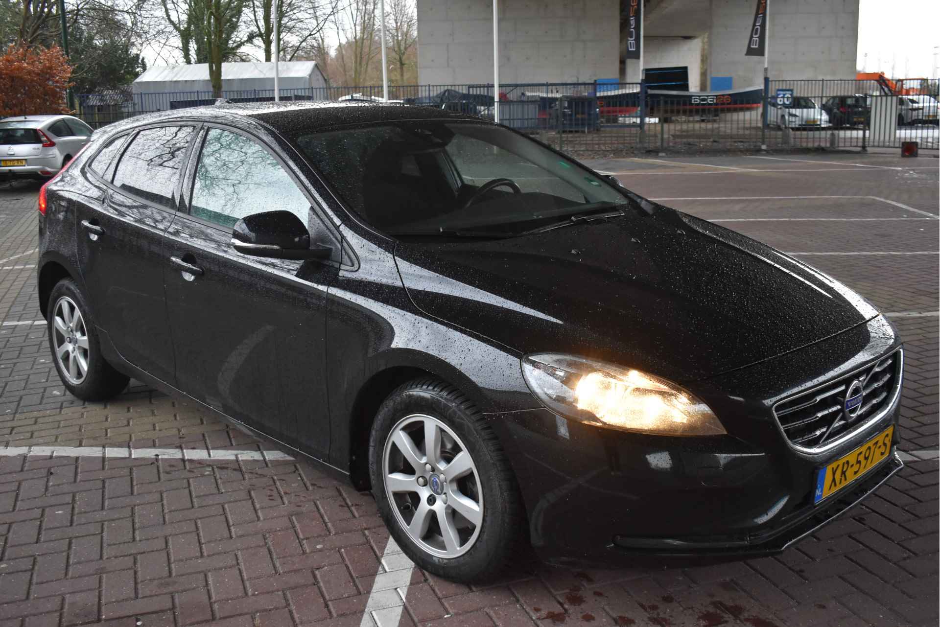 Volvo V40 2.0 T2 Summum, ZOMER EN WINTERBANDEN OP VELG, ALTIJD ZELF ONDERHOUDEN - 4/26