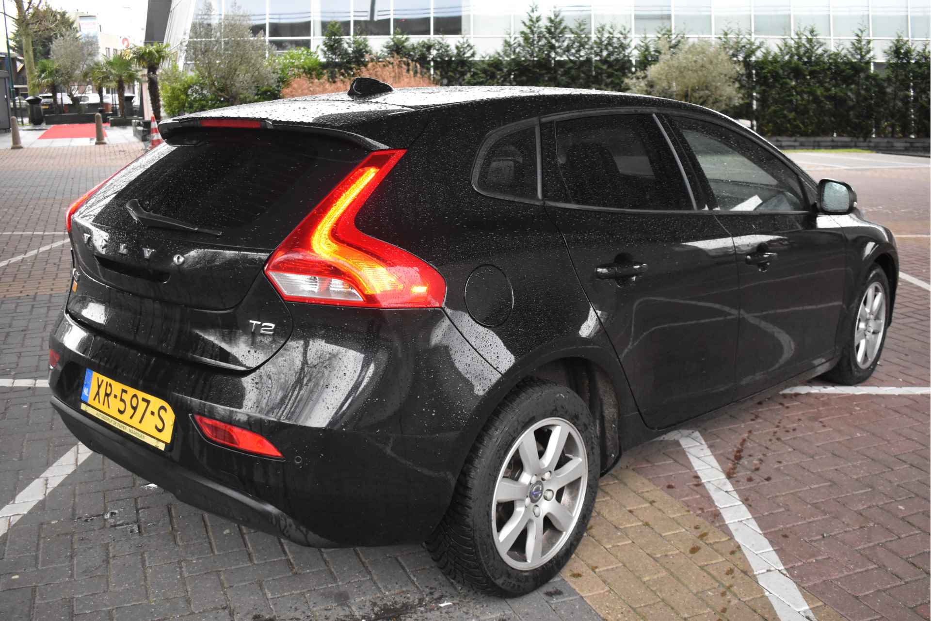 Volvo V40 2.0 T2 Summum, ZOMER EN WINTERBANDEN OP VELG, ALTIJD ZELF ONDERHOUDEN - 10/26