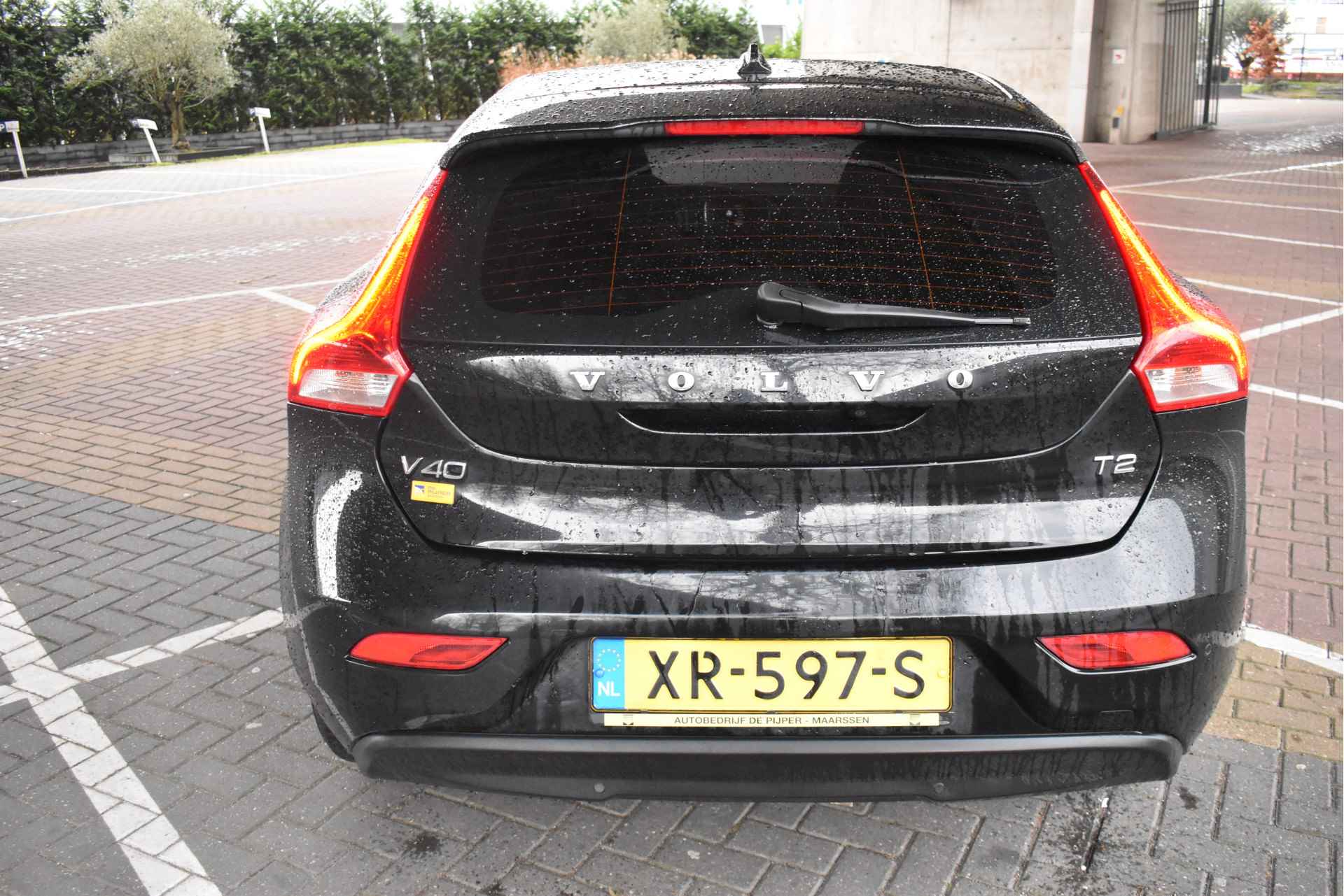 Volvo V40 2.0 T2 Summum, ZOMER EN WINTERBANDEN OP VELG, ALTIJD ZELF ONDERHOUDEN - 11/26