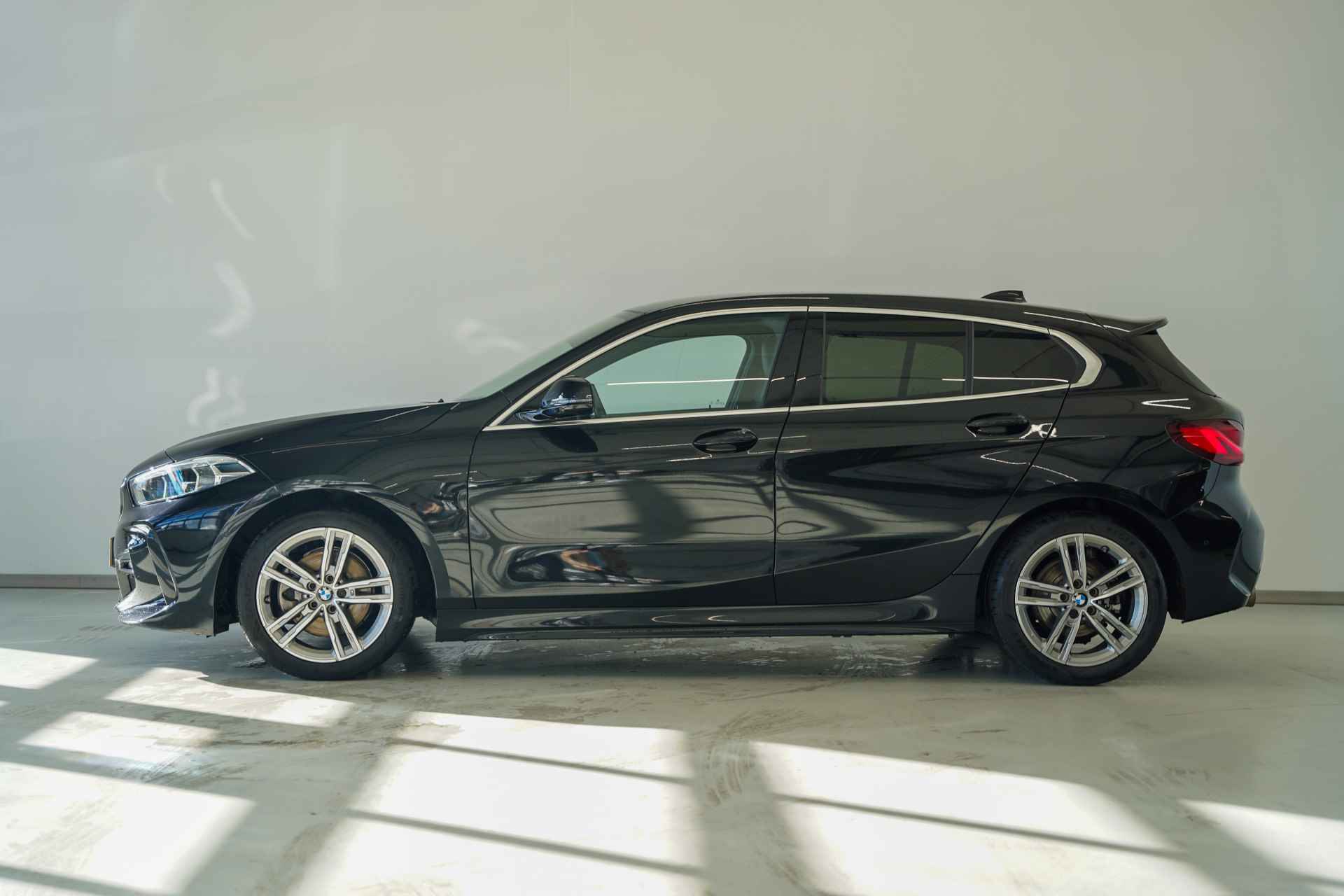 BMW 1 Serie 5-deurs 118i Executive M Sportpakket - 4/27