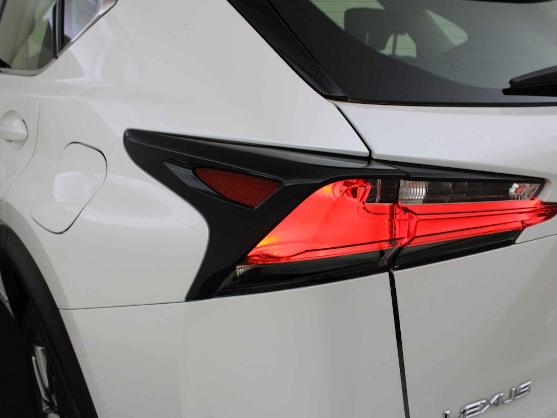 Lexus NX * NETTO DEAL * NX 300h Edition Line AWD | PDC V+A | Stoelverwarming - 11/36