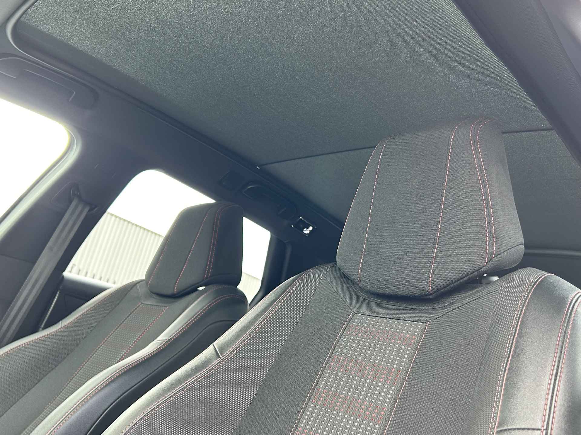 Peugeot 308 308 SW GT 1.2 130 EAT8 Automaat | Apple Carplay/Android Auto | Panoramadak | Stoelverwarming + massage | Keyless entry en start | Parkeersensoren voor + achter | 17" LM velgen | Climate control | Cruise control | - 10/32