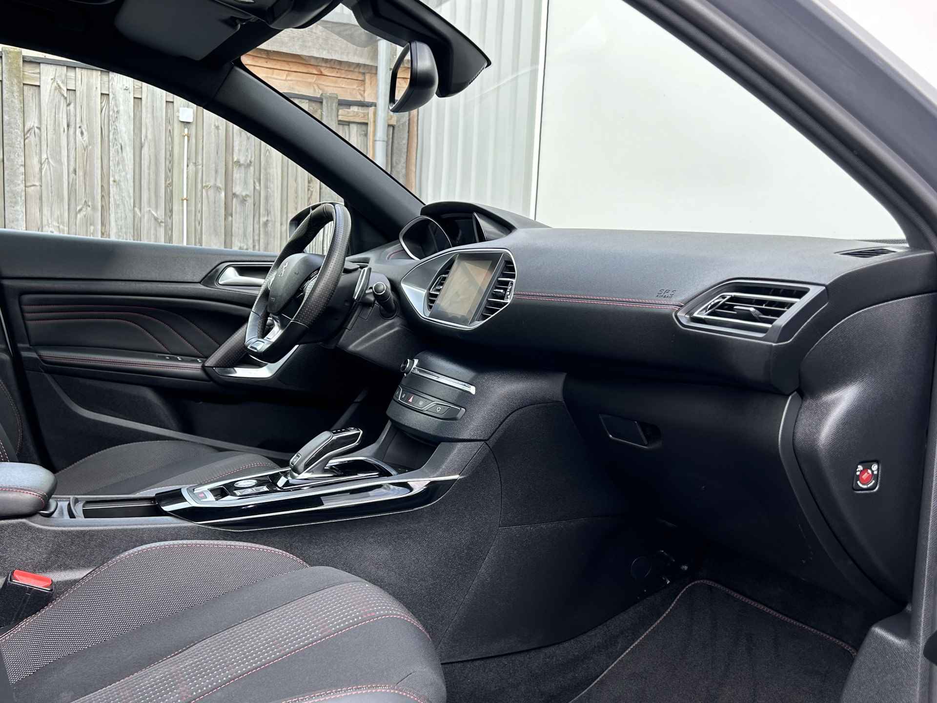 Peugeot 308 308 SW GT 1.2 130 EAT8 Automaat | Apple Carplay/Android Auto | Panoramadak | Stoelverwarming + massage | Keyless entry en start | Parkeersensoren voor + achter | 17" LM velgen | Climate control | Cruise control | - 14/32