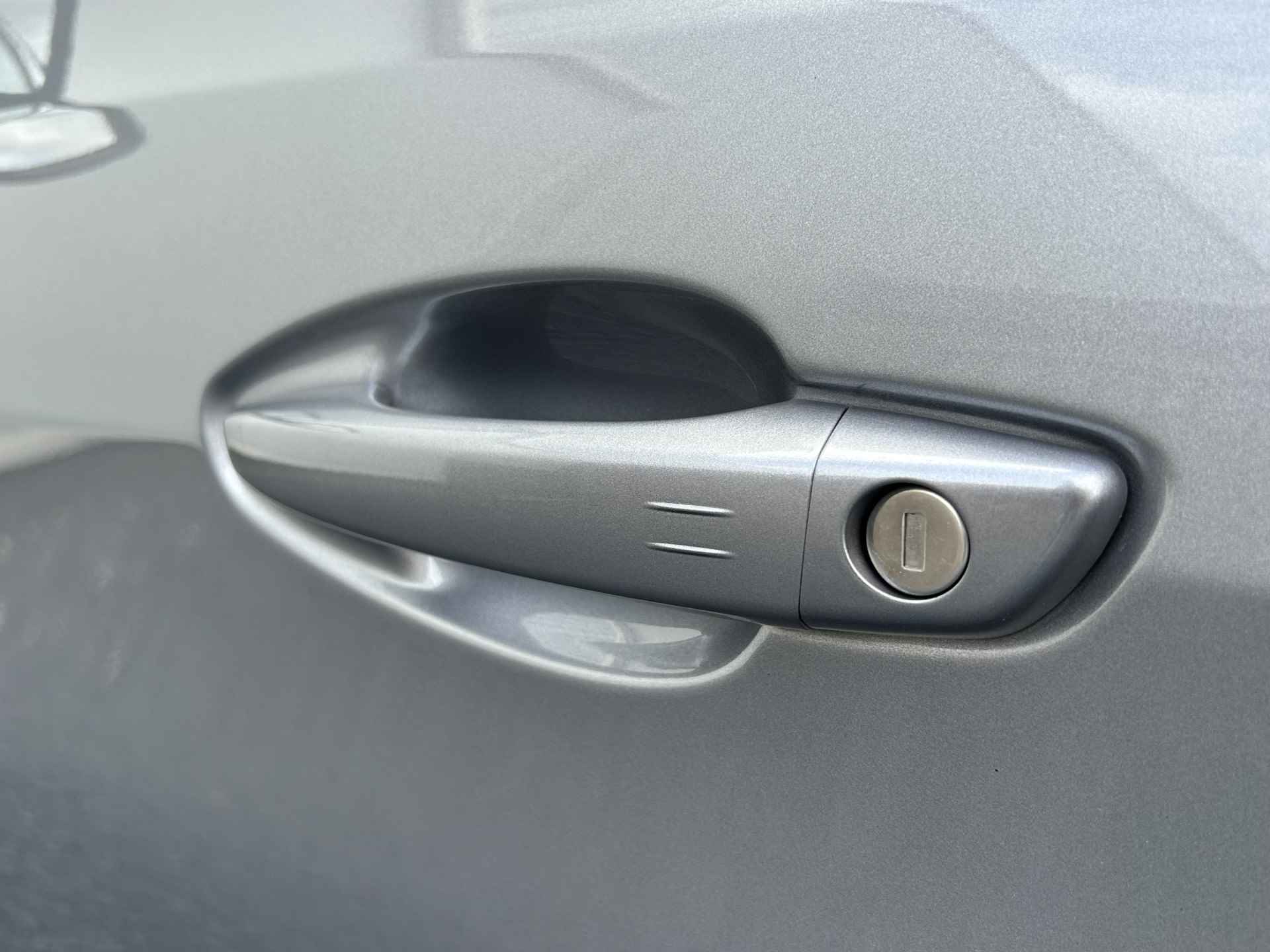 Peugeot 308 308 SW GT 1.2 130 EAT8 Automaat | Apple Carplay/Android Auto | Panoramadak | Stoelverwarming + massage | Keyless entry en start | Parkeersensoren voor + achter | 17" LM velgen | Climate control | Cruise control | - 17/32