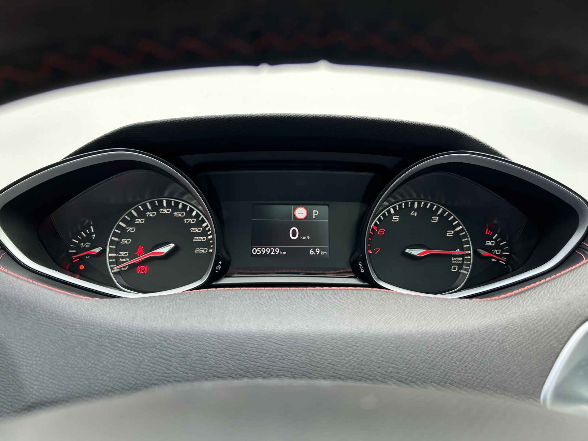 Peugeot 308 308 SW GT 1.2 130 EAT8 Automaat | Apple Carplay/Android Auto | Panoramadak | Stoelverwarming + massage | Keyless entry en start | Parkeersensoren voor + achter | 17" LM velgen | Climate control | Cruise control | - 19/32