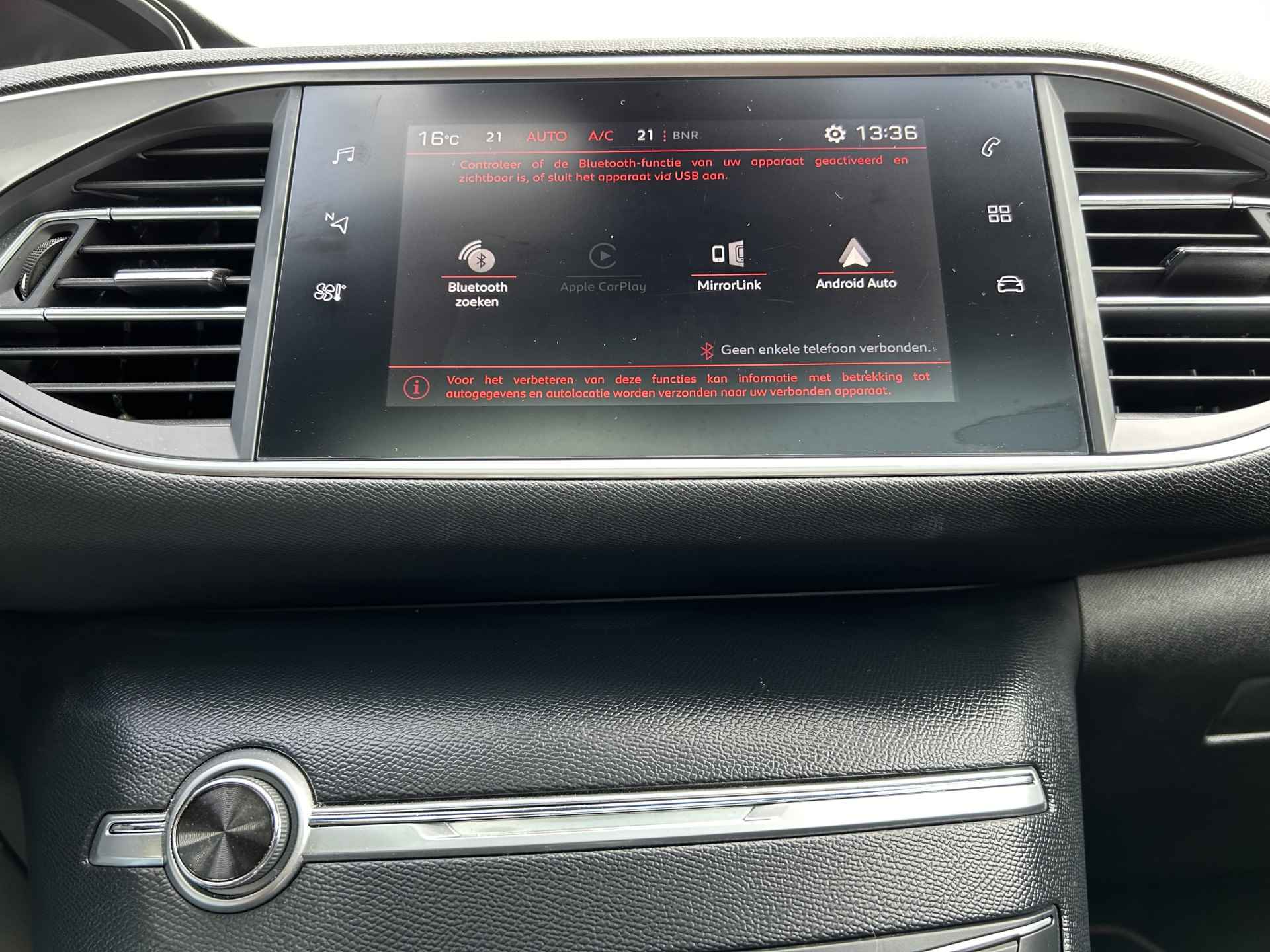 Peugeot 308 308 SW GT 1.2 130 EAT8 Automaat | Apple Carplay/Android Auto | Panoramadak | Stoelverwarming + massage | Keyless entry en start | Parkeersensoren voor + achter | 17" LM velgen | Climate control | Cruise control | - 23/32