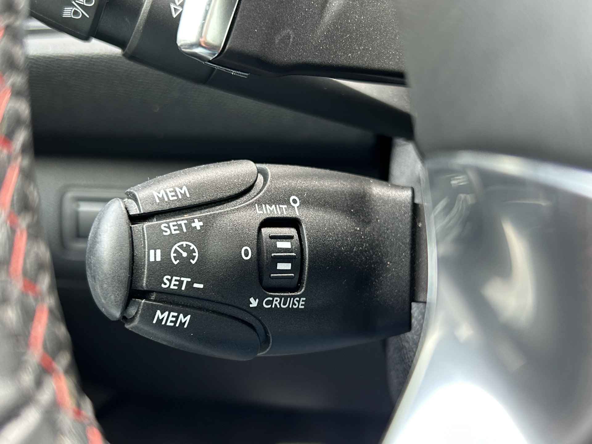 Peugeot 308 308 SW GT 1.2 130 EAT8 Automaat | Apple Carplay/Android Auto | Panoramadak | Stoelverwarming + massage | Keyless entry en start | Parkeersensoren voor + achter | 17" LM velgen | Climate control | Cruise control | - 31/32