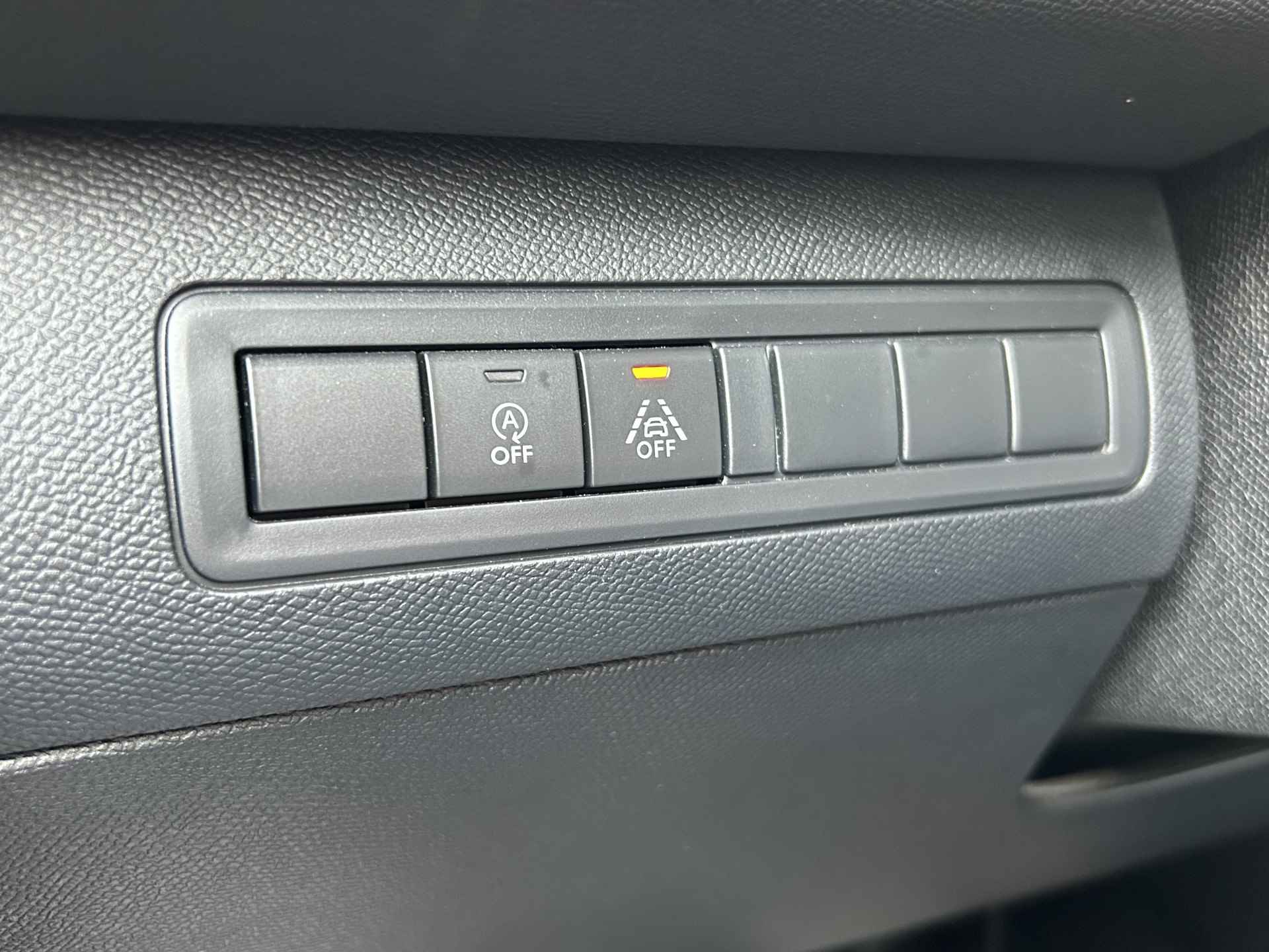 Peugeot 308 308 SW GT 1.2 130 EAT8 Automaat | Apple Carplay/Android Auto | Panoramadak | Stoelverwarming + massage | Keyless entry en start | Parkeersensoren voor + achter | 17" LM velgen | Climate control | Cruise control | - 32/32