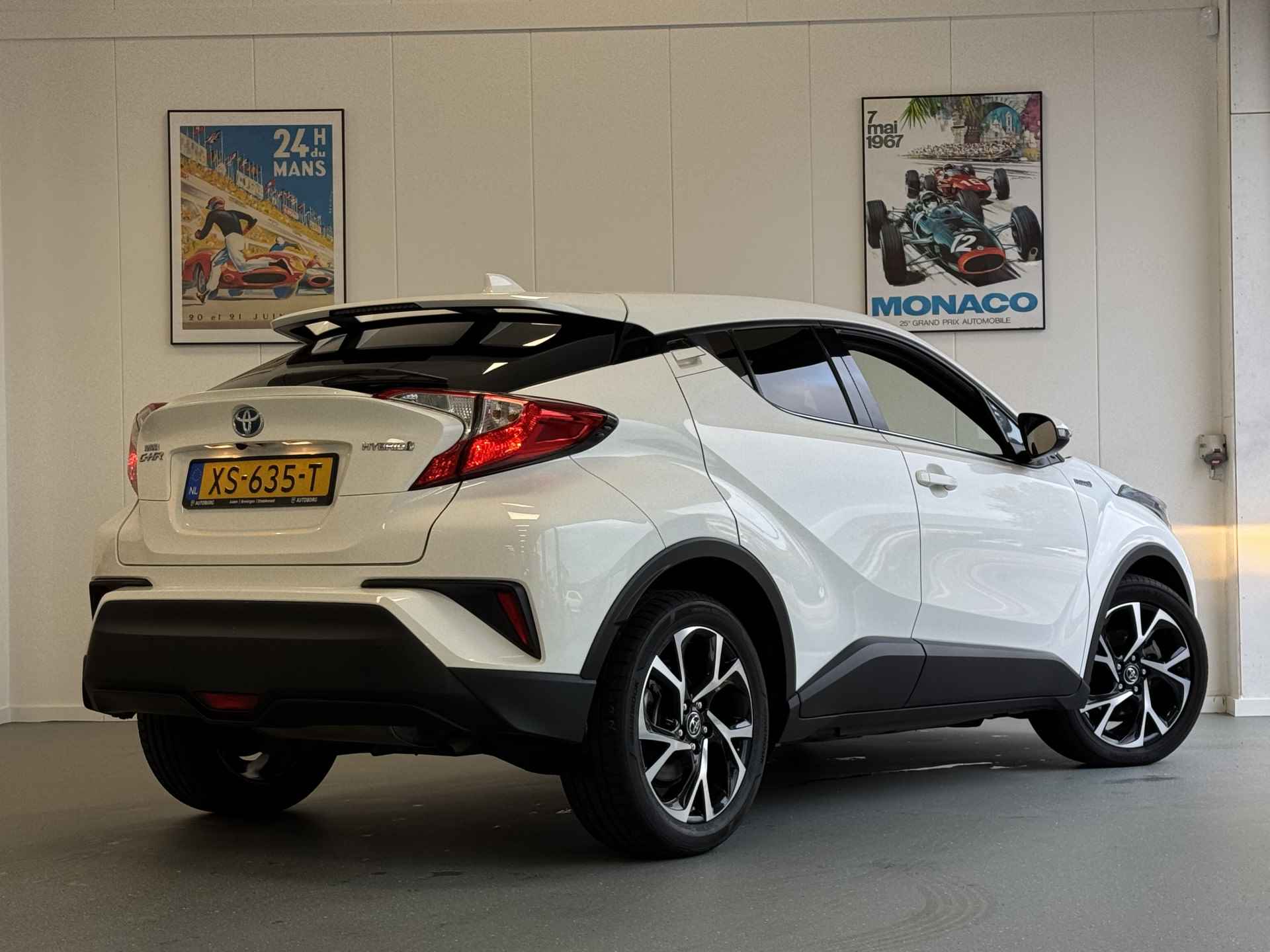 Toyota C-HR 1.8 Hybrid Dynamic | ALL IN PRIJS !!! | Navigatie | Voorstoelen verwarmd | Cruise control Adaptive | Airco | Rijklaar + 12 Maand BOVAG Garantie - 4/32