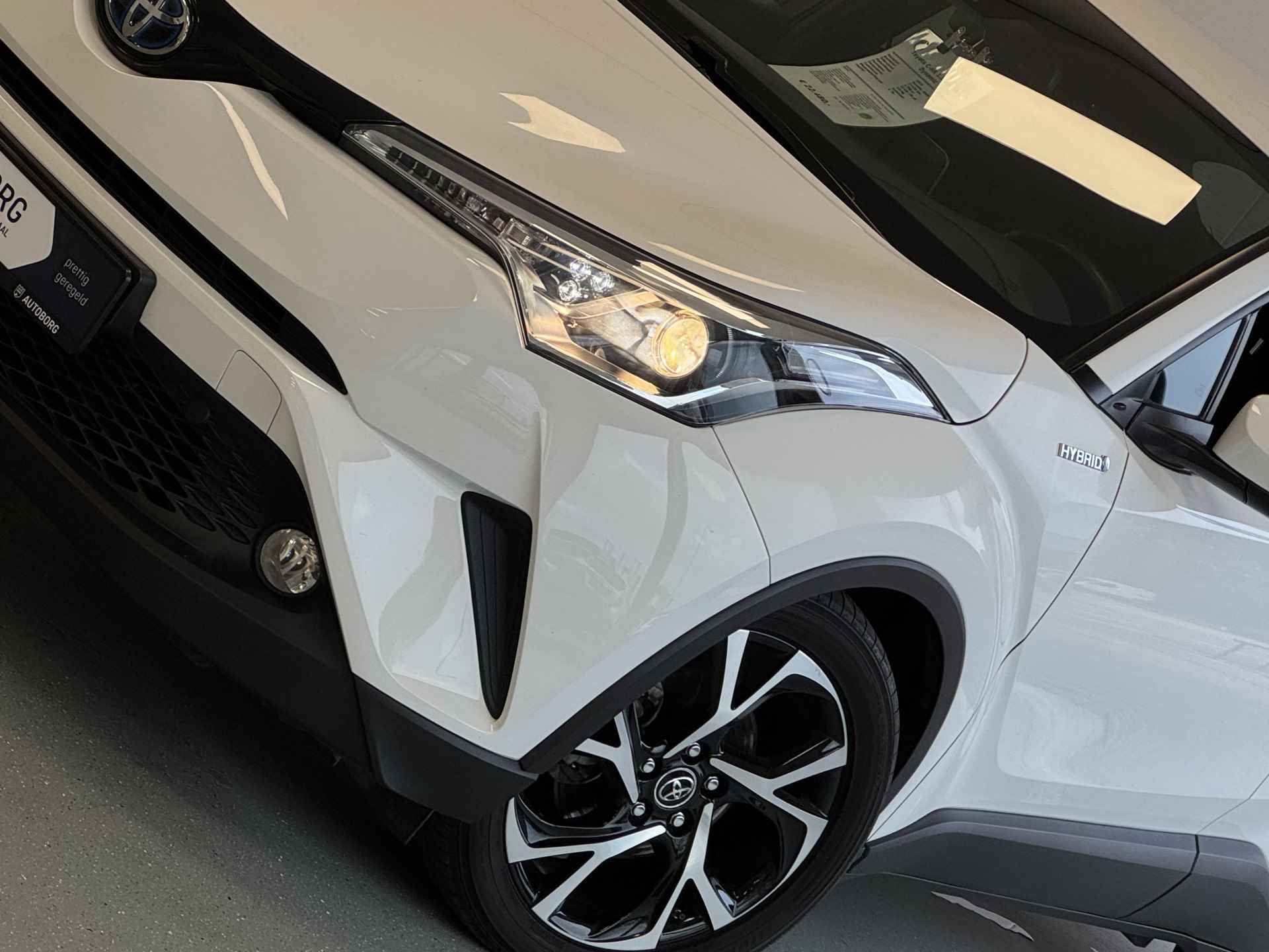 Toyota C-HR 1.8 Hybrid Dynamic | ALL IN PRIJS !!! | Navigatie | Voorstoelen verwarmd | Cruise control Adaptive | Airco | Rijklaar + 12 Maand BOVAG Garantie - 25/32