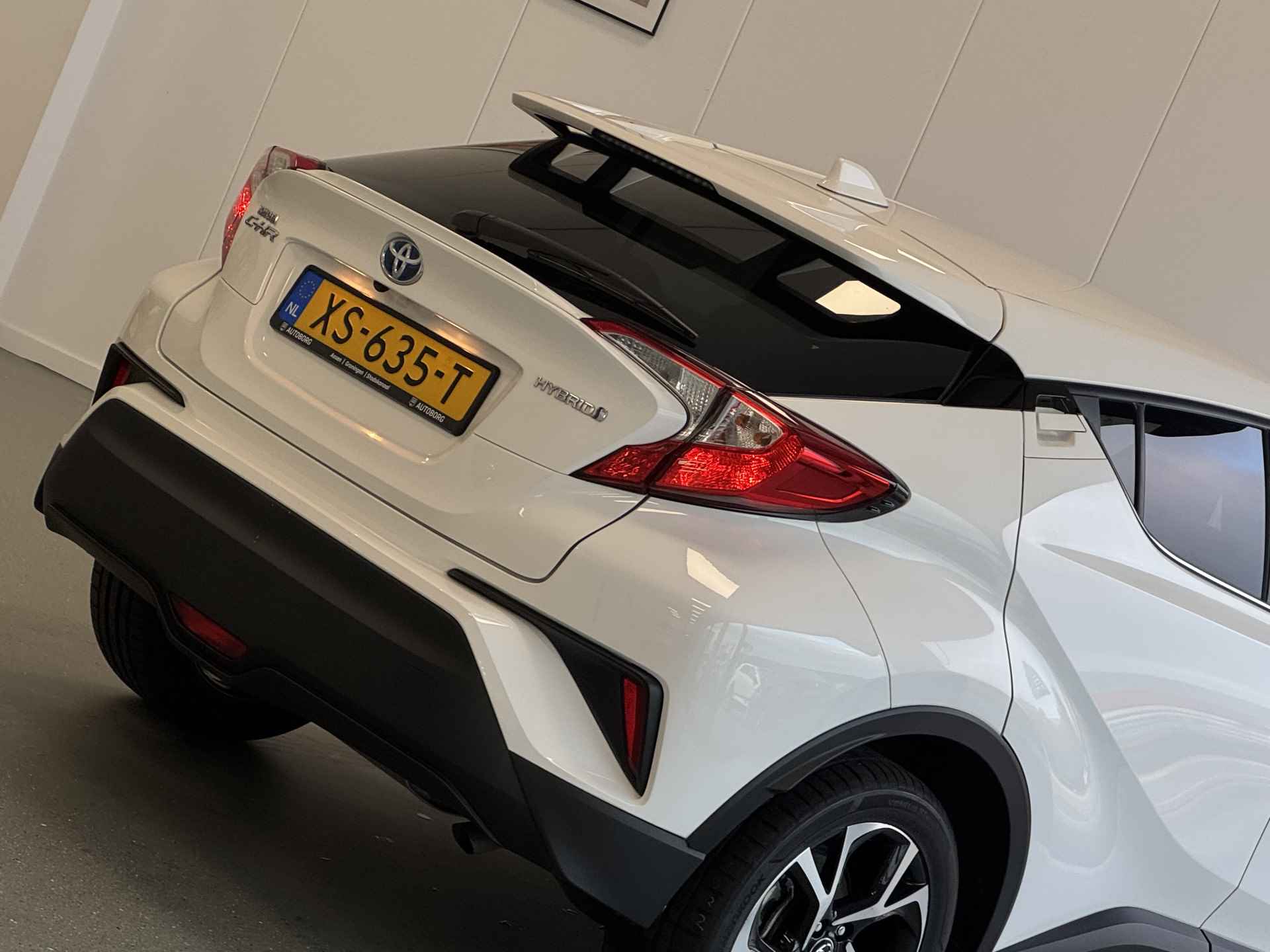 Toyota C-HR 1.8 Hybrid Dynamic | ALL IN PRIJS !!! | Navigatie | Voorstoelen verwarmd | Cruise control Adaptive | Airco | Rijklaar + 12 Maand BOVAG Garantie - 26/32