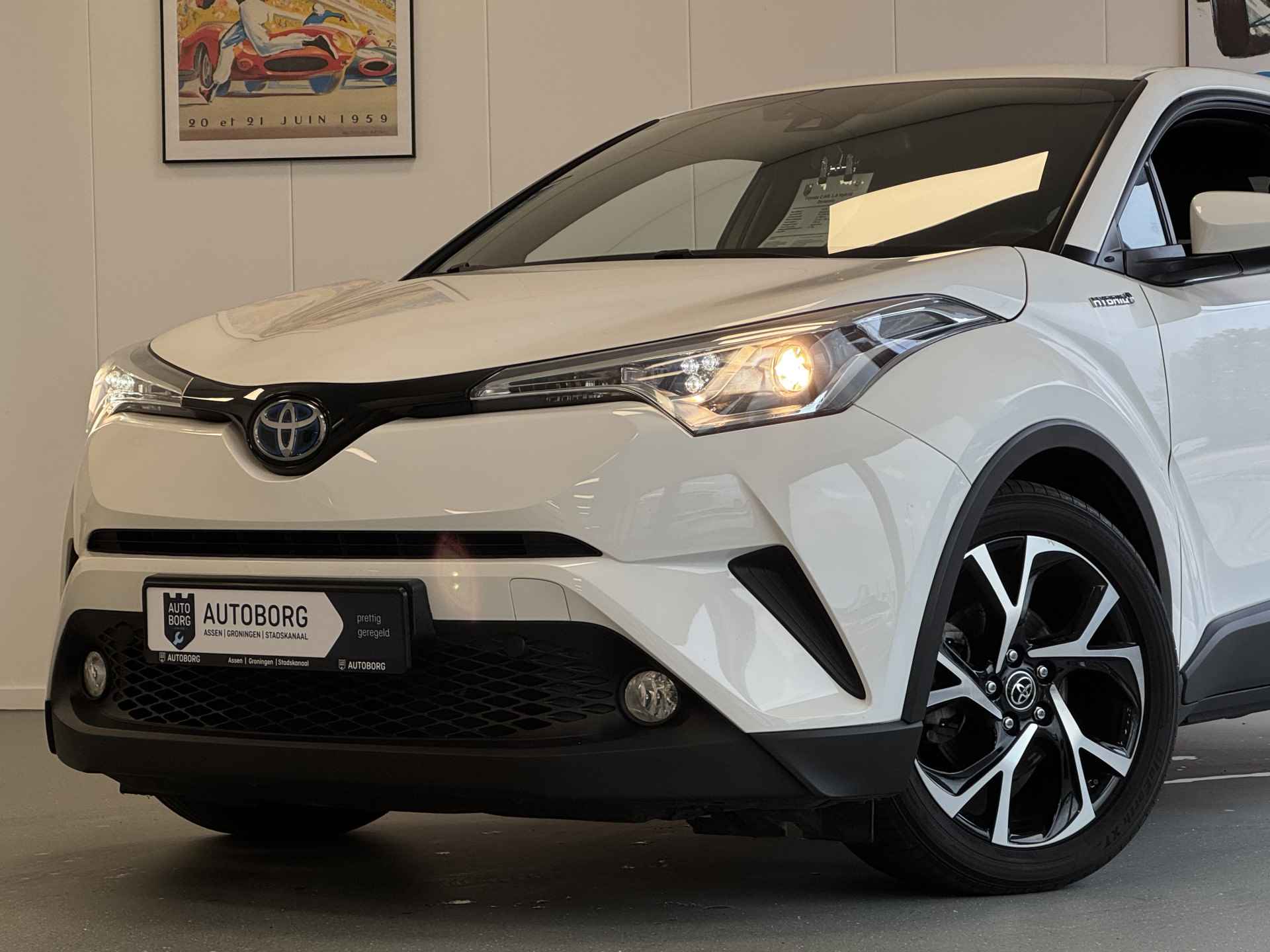 Toyota C-HR 1.8 Hybrid Dynamic | ALL IN PRIJS !!! | Navigatie | Voorstoelen verwarmd | Cruise control Adaptive | Airco | Rijklaar + 12 Maand BOVAG Garantie - 27/32