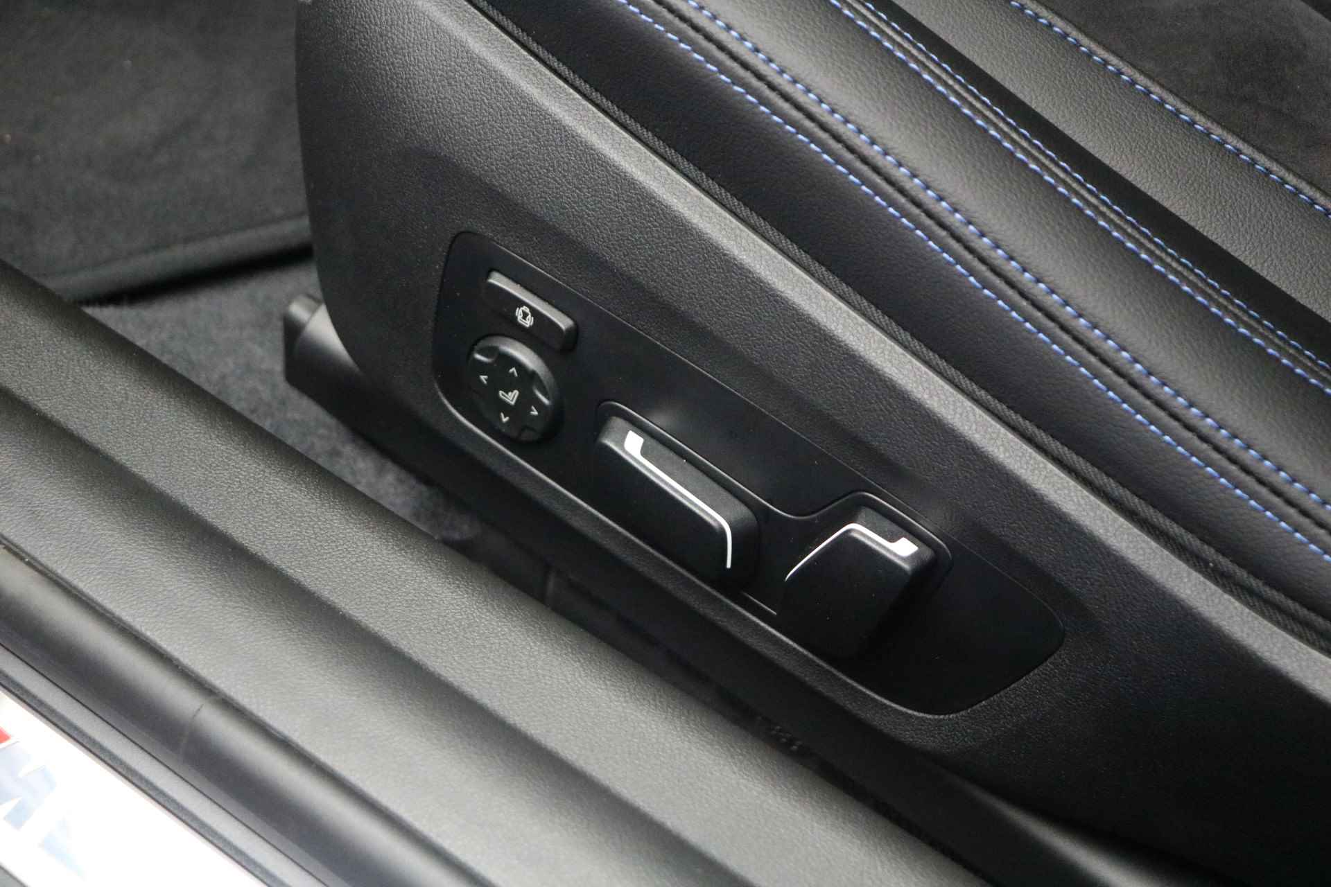 BMW 2 Serie Coupé M240i xDrive Automaat / Schuif-kanteldak / Adaptieve LED / Adaptief M Onderstel / Active Cruise Control / Parking Assistant / Comfort Access - 12/25
