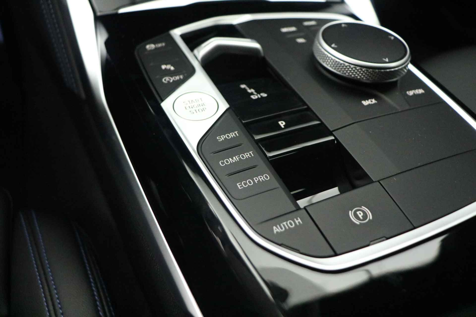 BMW 2 Serie Coupé M240i xDrive Automaat / Schuif-kanteldak / Adaptieve LED / Adaptief M Onderstel / Active Cruise Control / Parking Assistant / Comfort Access - 17/25