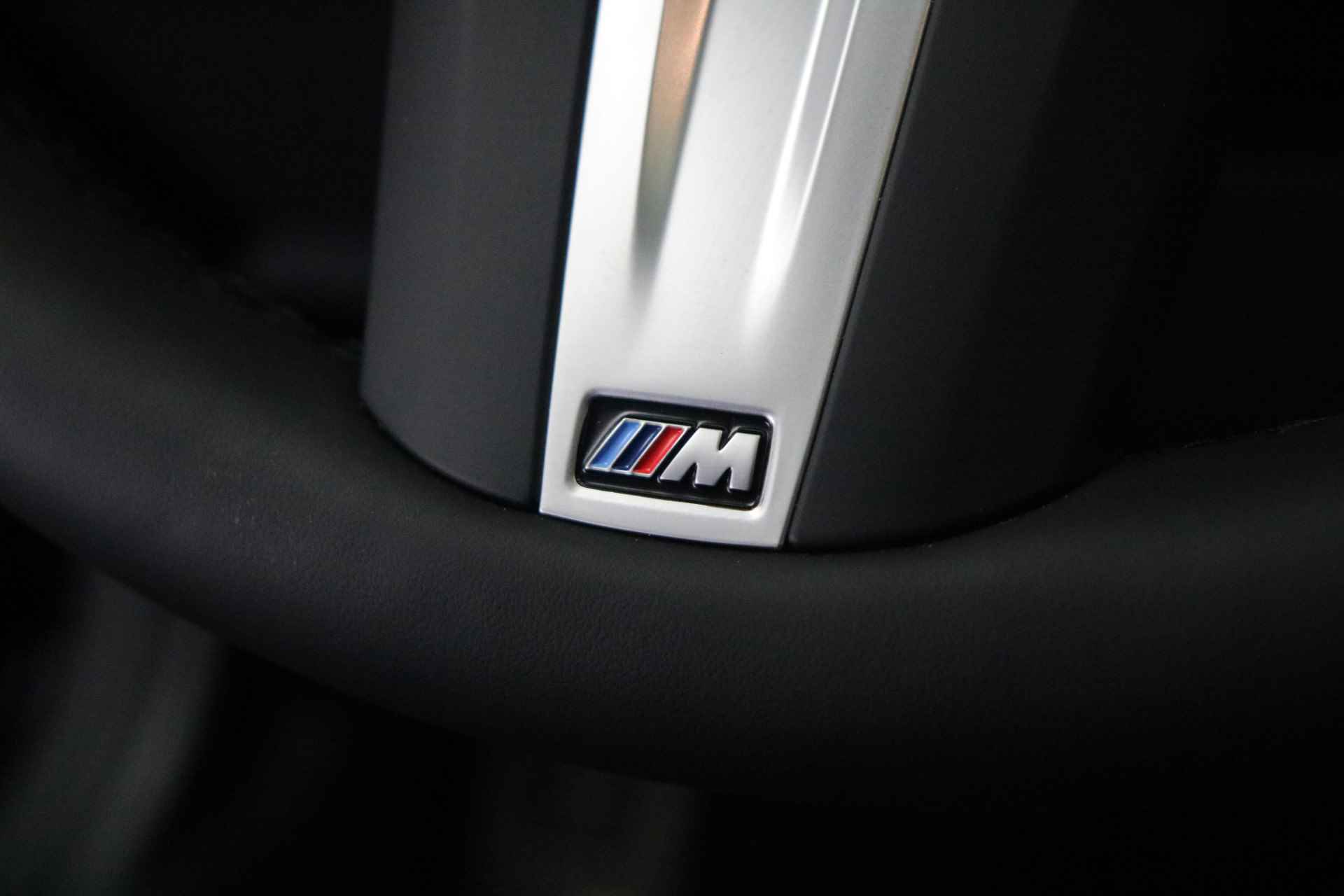 BMW 2 Serie Coupé M240i xDrive Automaat / Schuif-kanteldak / Adaptieve LED / Adaptief M Onderstel / Active Cruise Control / Parking Assistant / Comfort Access - 21/25
