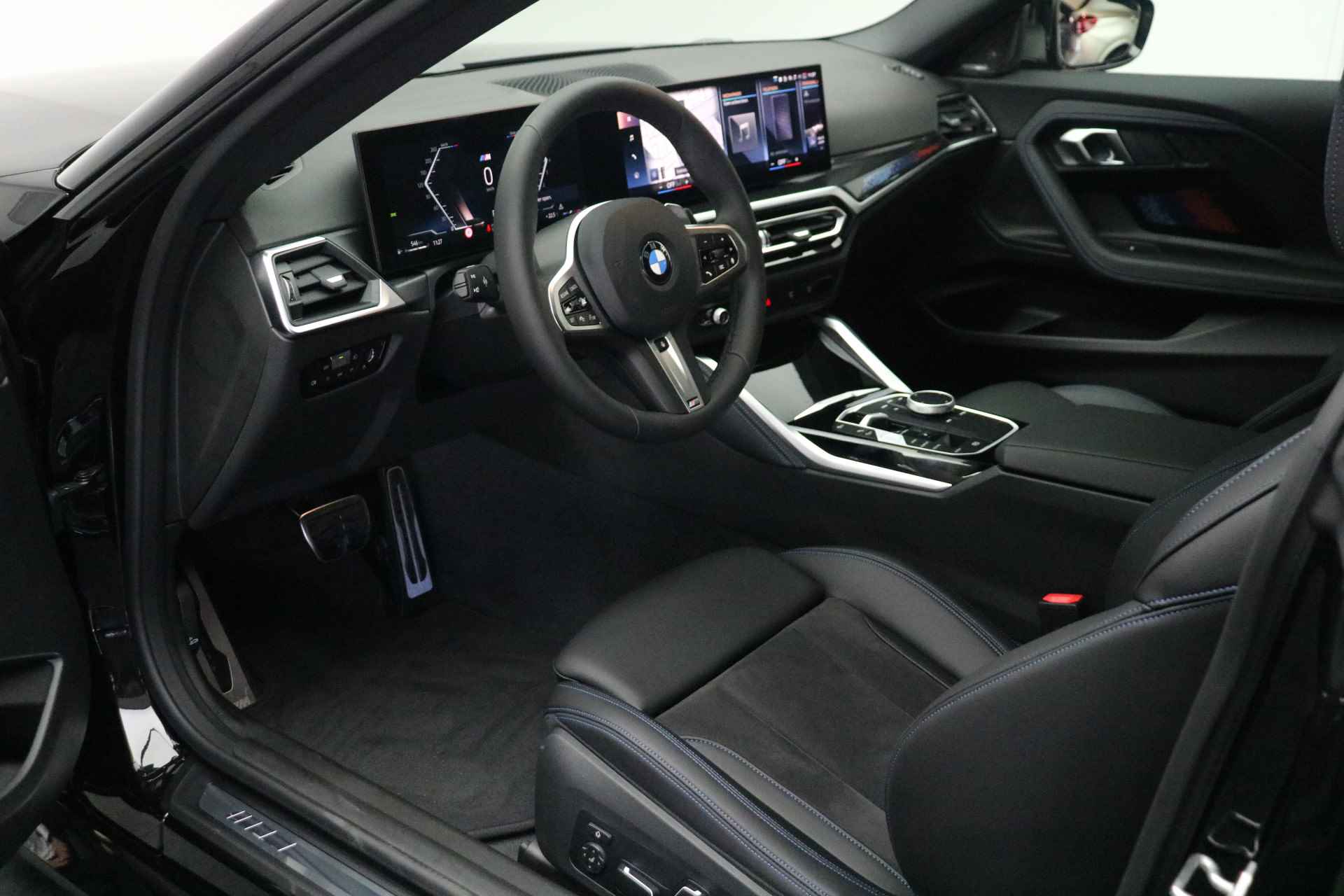 BMW 2 Serie Coupé M240i xDrive Automaat / Schuif-kanteldak / Adaptieve LED / Adaptief M Onderstel / Active Cruise Control / Parking Assistant / Comfort Access - 24/25